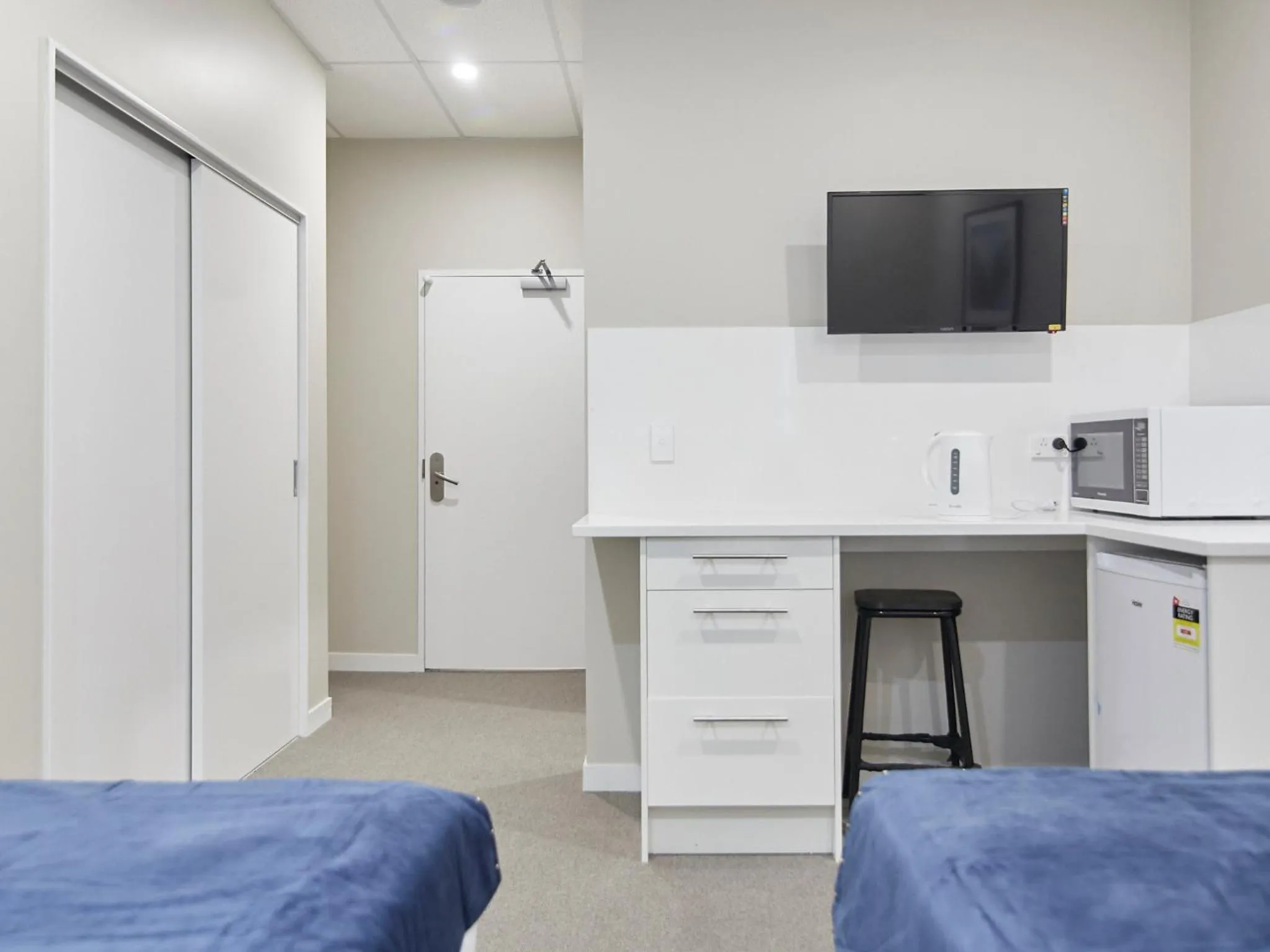 TV and multimedia in Three Palms Lodge