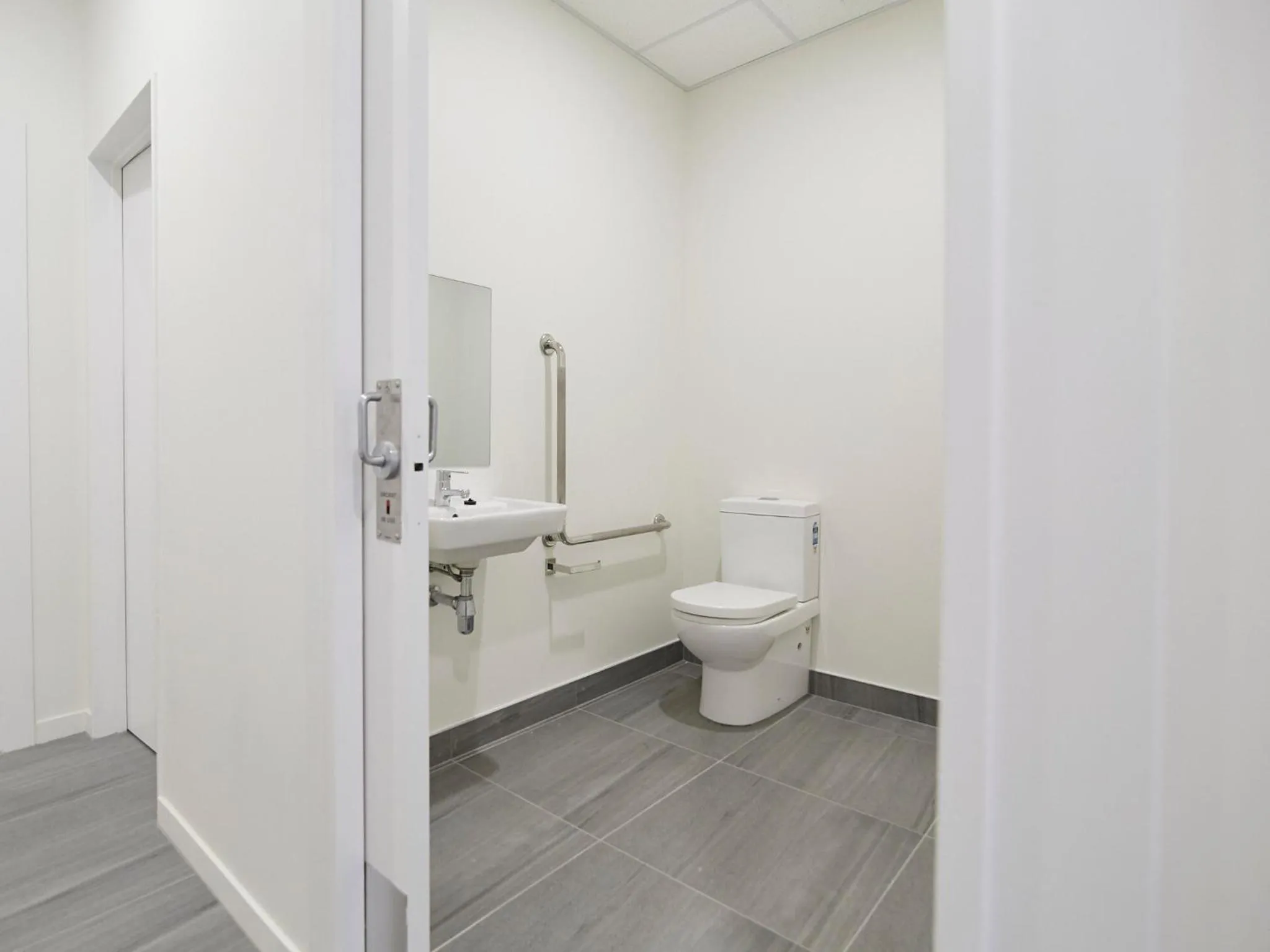 Property building in Three Palms Lodge