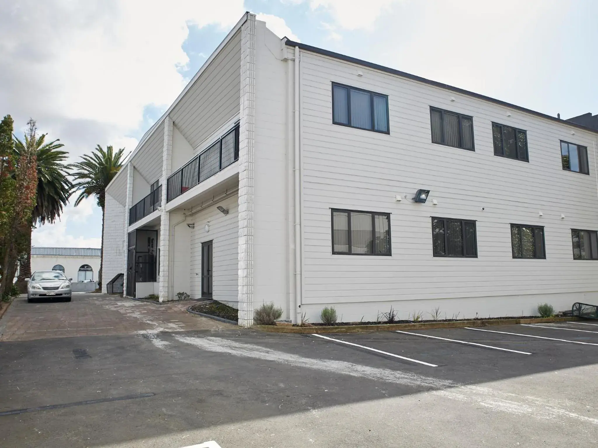 Property building in Three Palms Lodge Property building in Three Palms Lodge