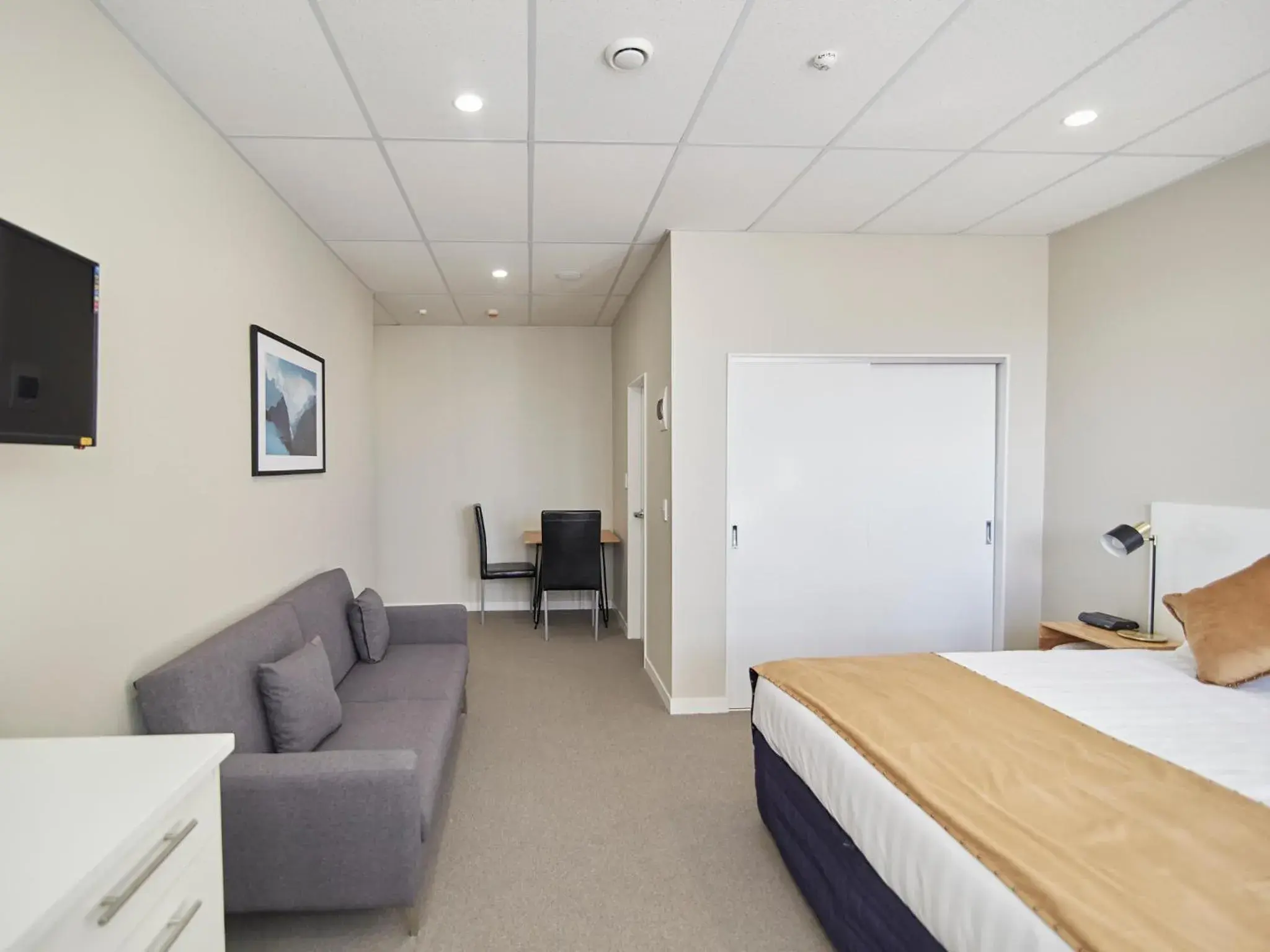 Seating area, Bed in Three Palms Lodge Seating area, Bed in Three Palms Lodge