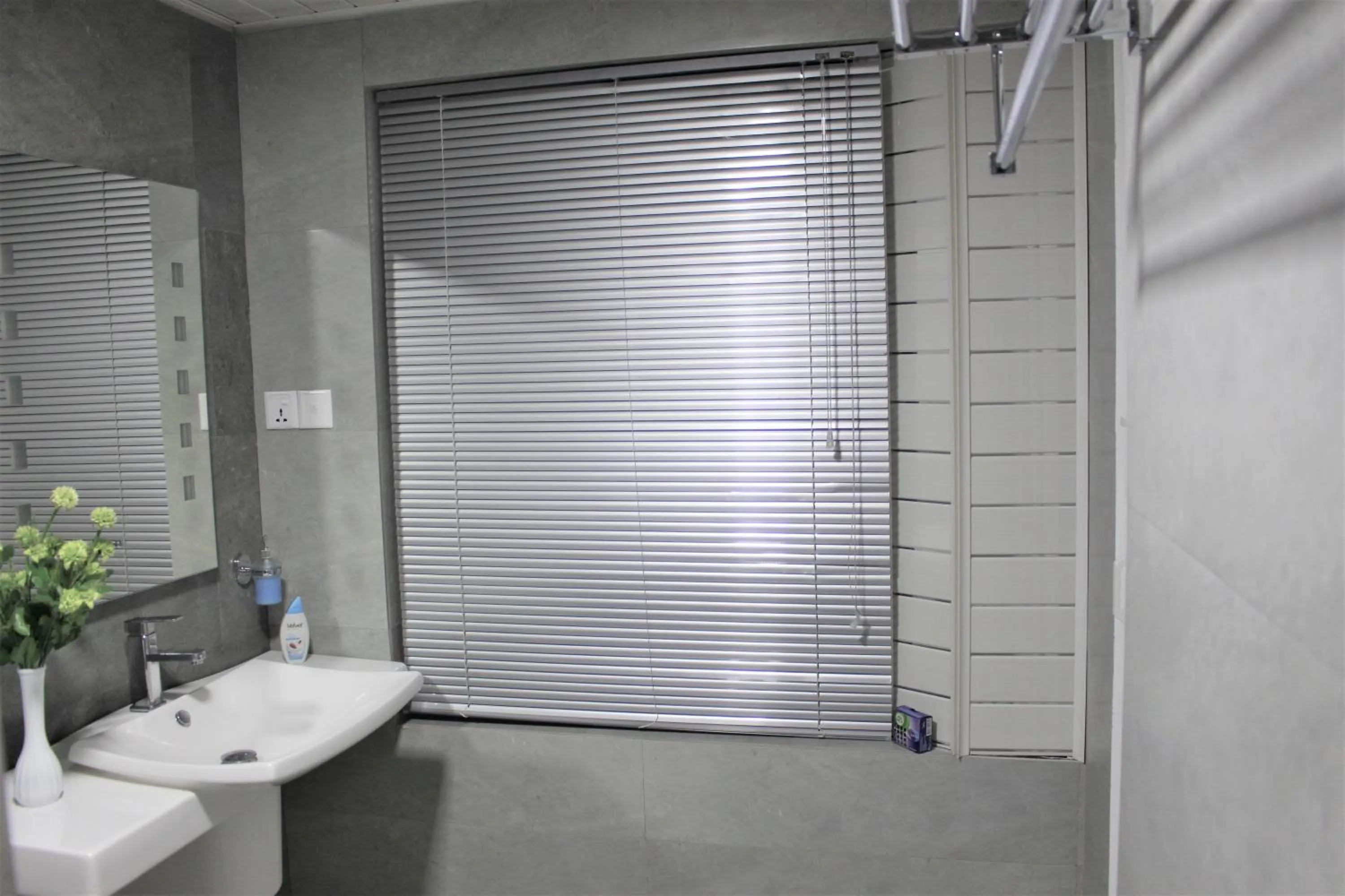 Bathroom in e-stay Hanthana Kandy