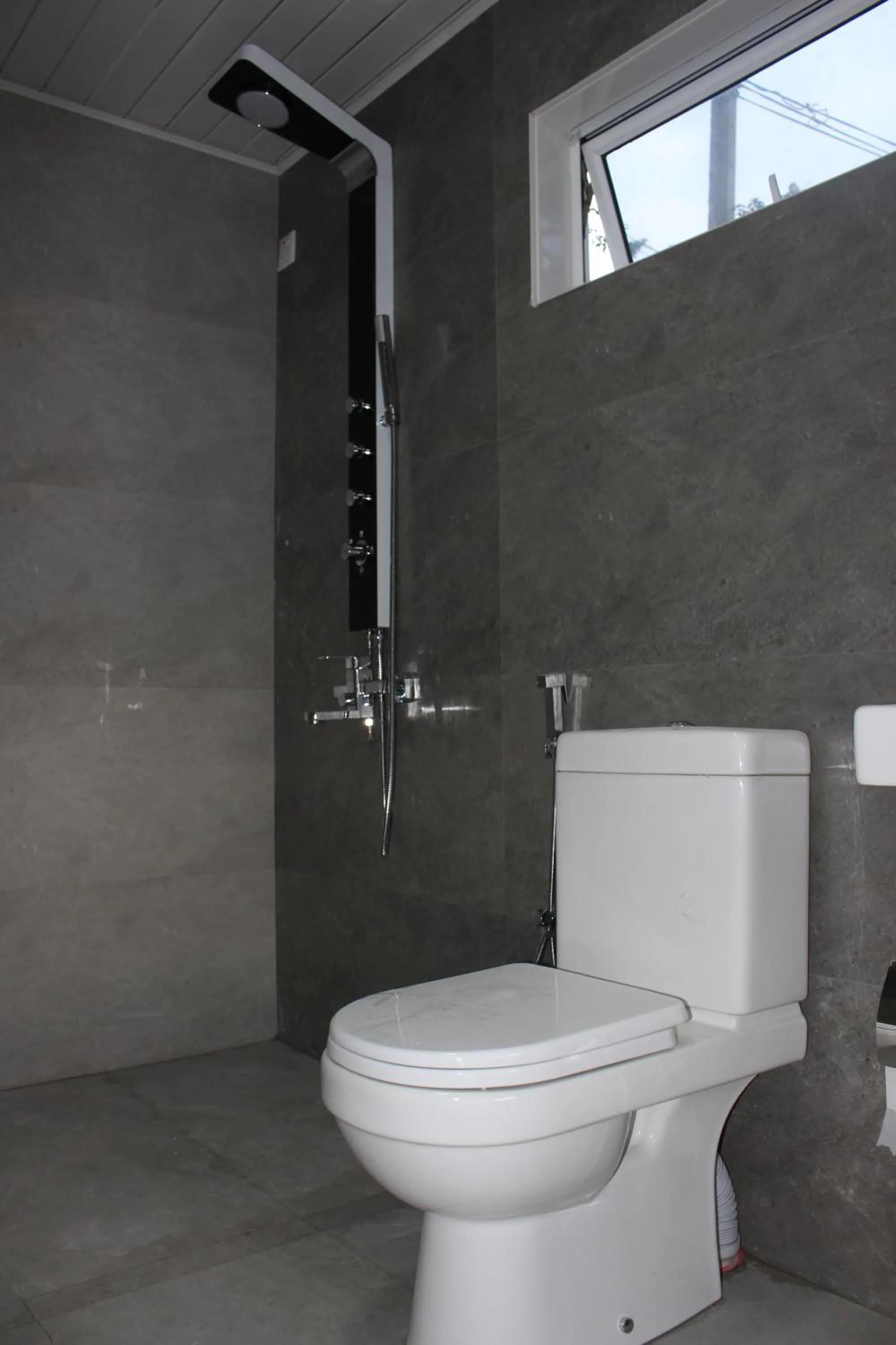 Bathroom in e-stay Hanthana Kandy