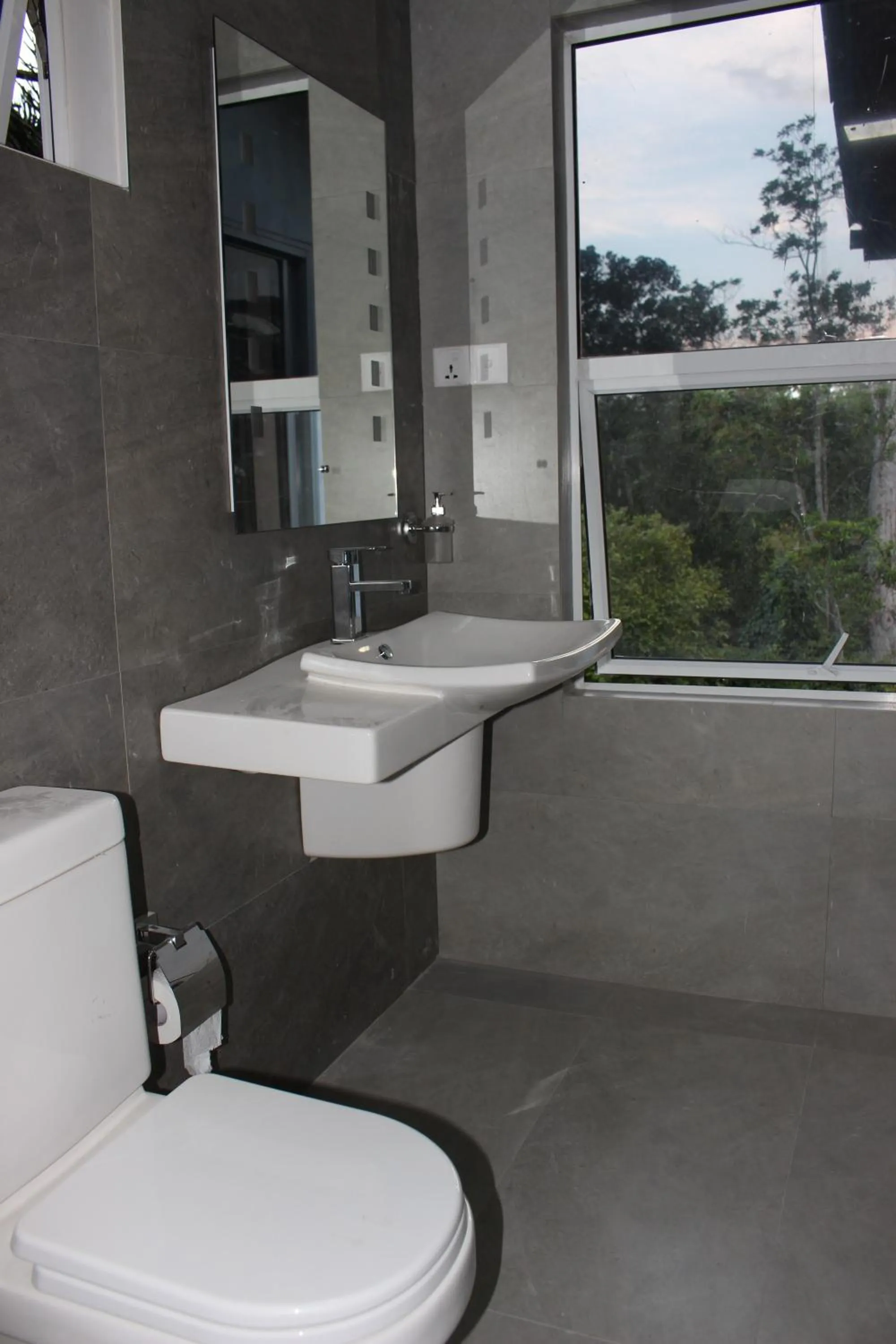 Bathroom in e-stay Hanthana Kandy