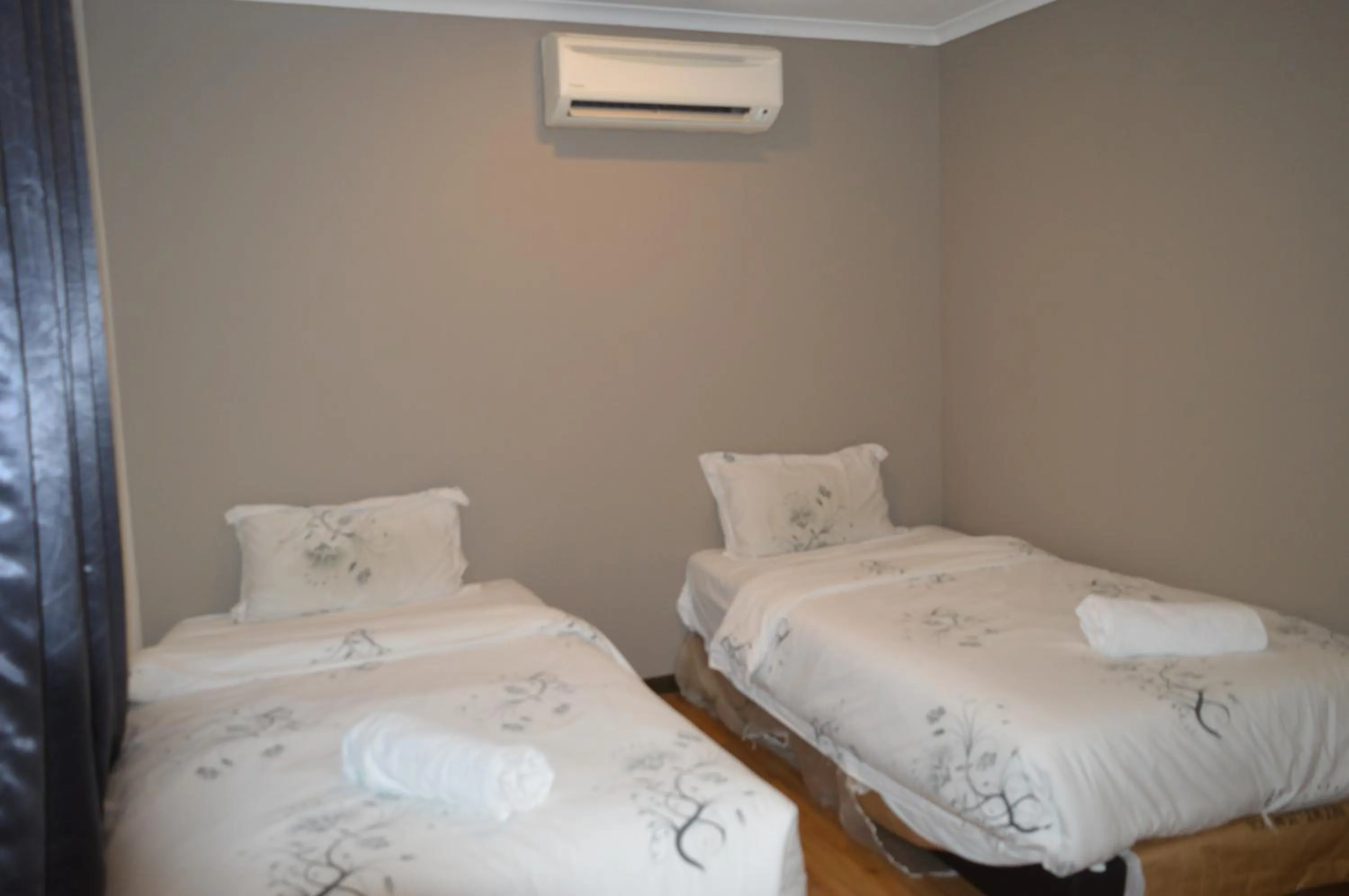 Communal lounge/ TV room in PI Grand Hotel