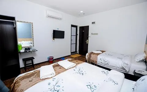 Communal lounge/ TV room in PI Grand Hotel