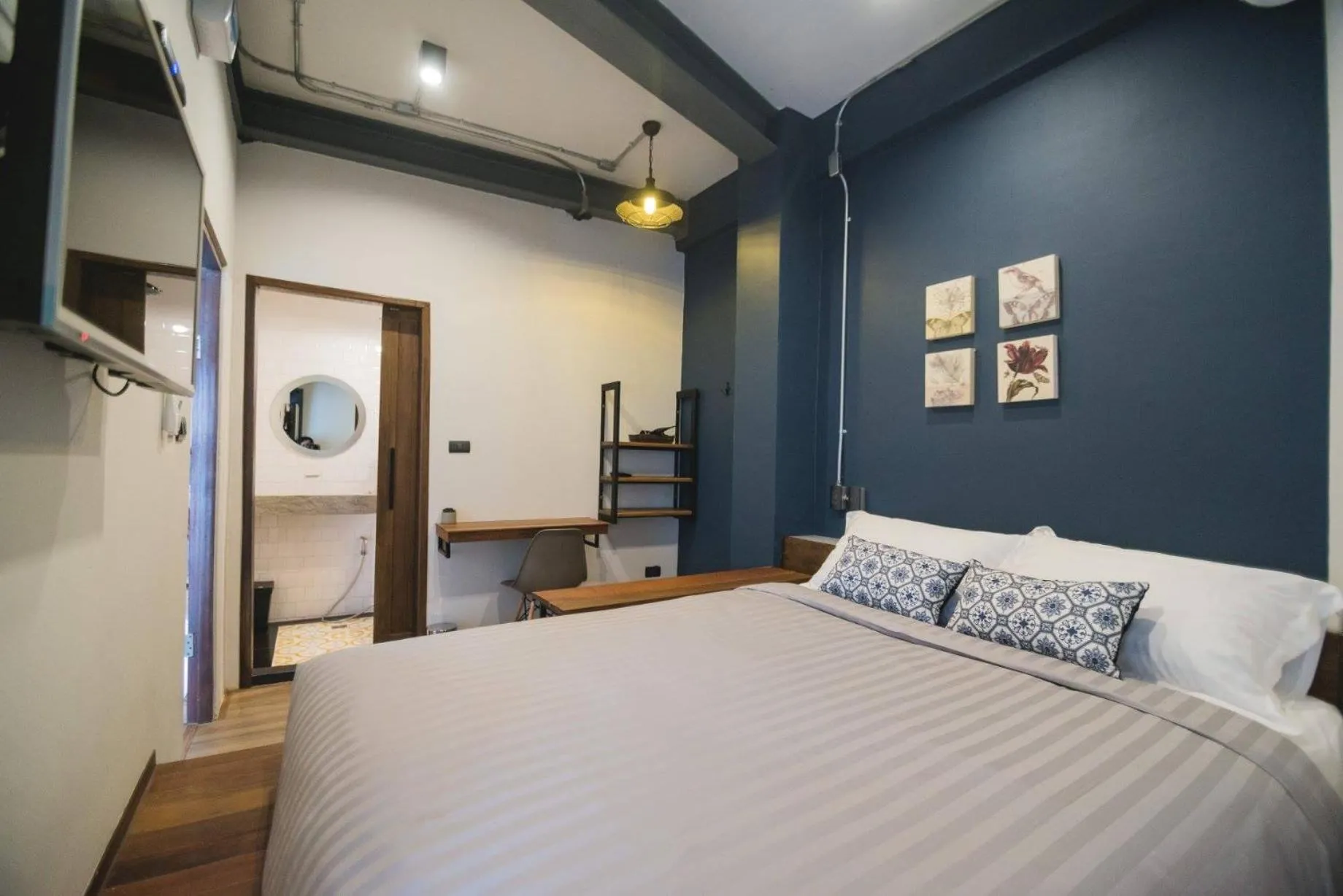 Photo of the whole room, Bed in Chernchan Hostel