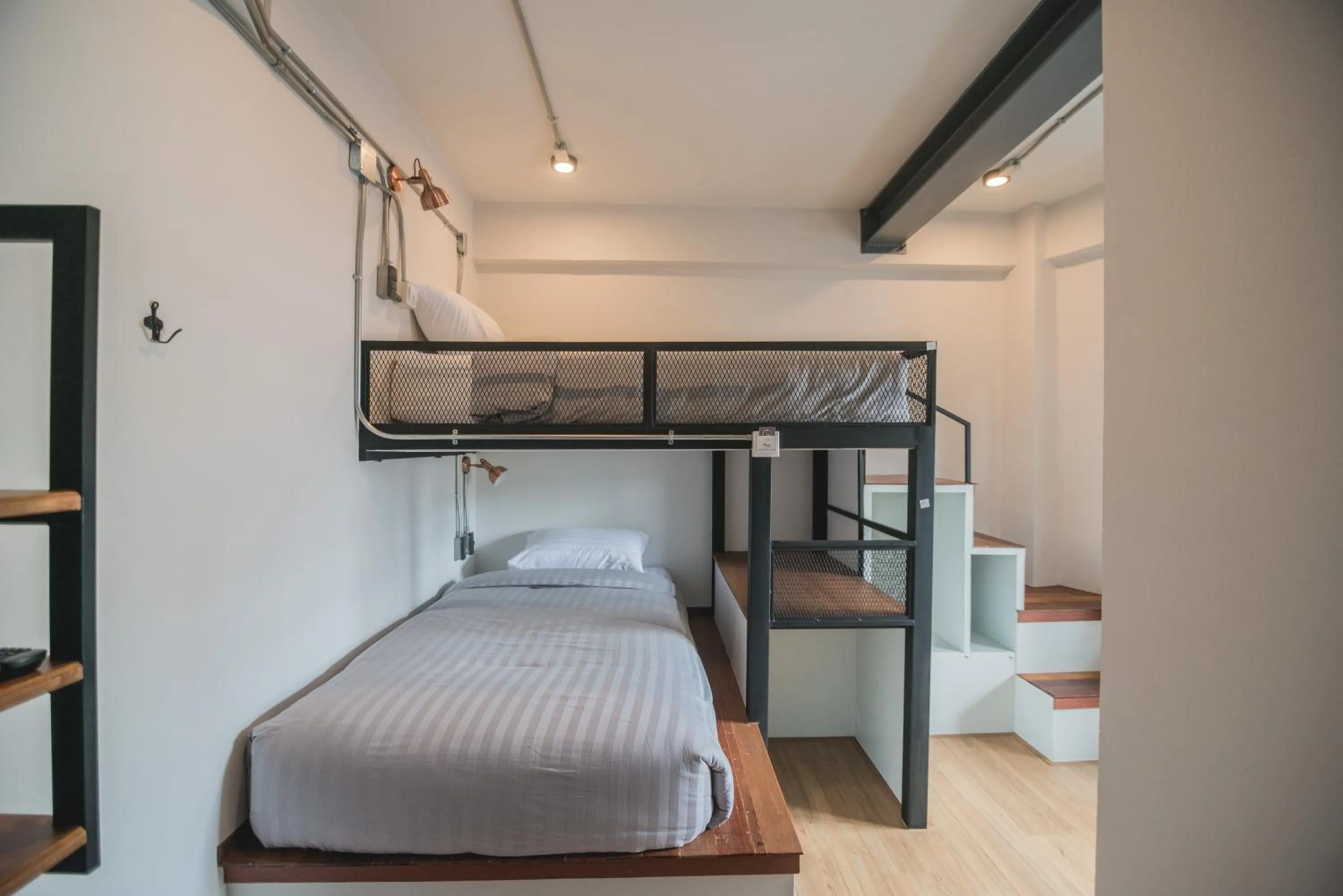 Photo of the whole room, Bed in Chernchan Hostel