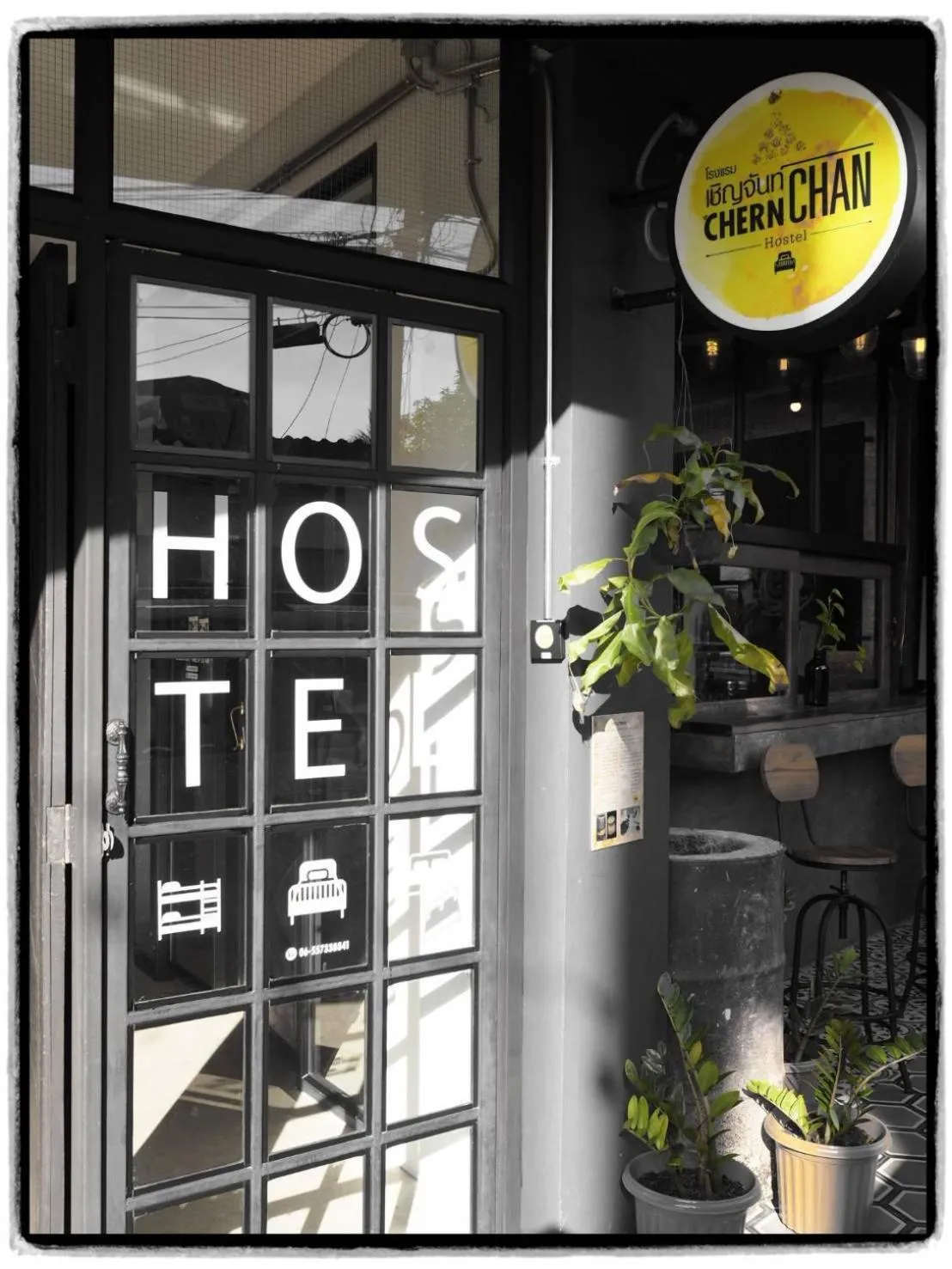 Facade/entrance in Chernchan Hostel