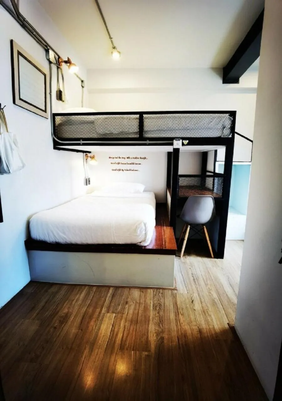 Photo of the whole room, Bed in Chernchan Hostel