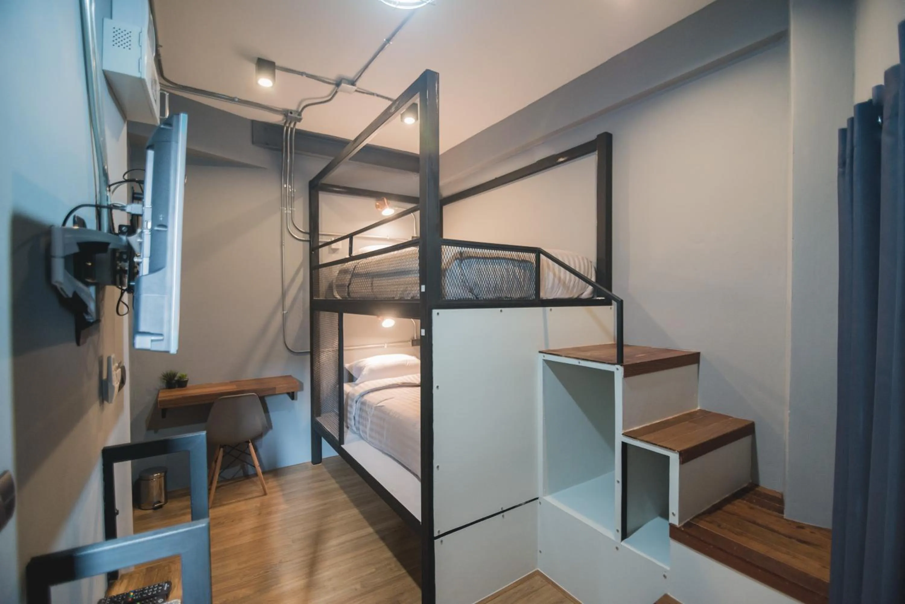 bunk bed in Chernchan Hostel