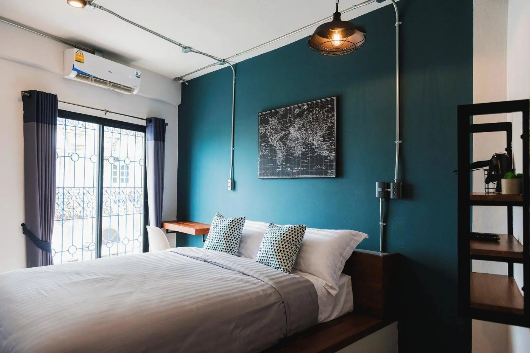 Photo of the whole room, Bed in Chernchan Hostel