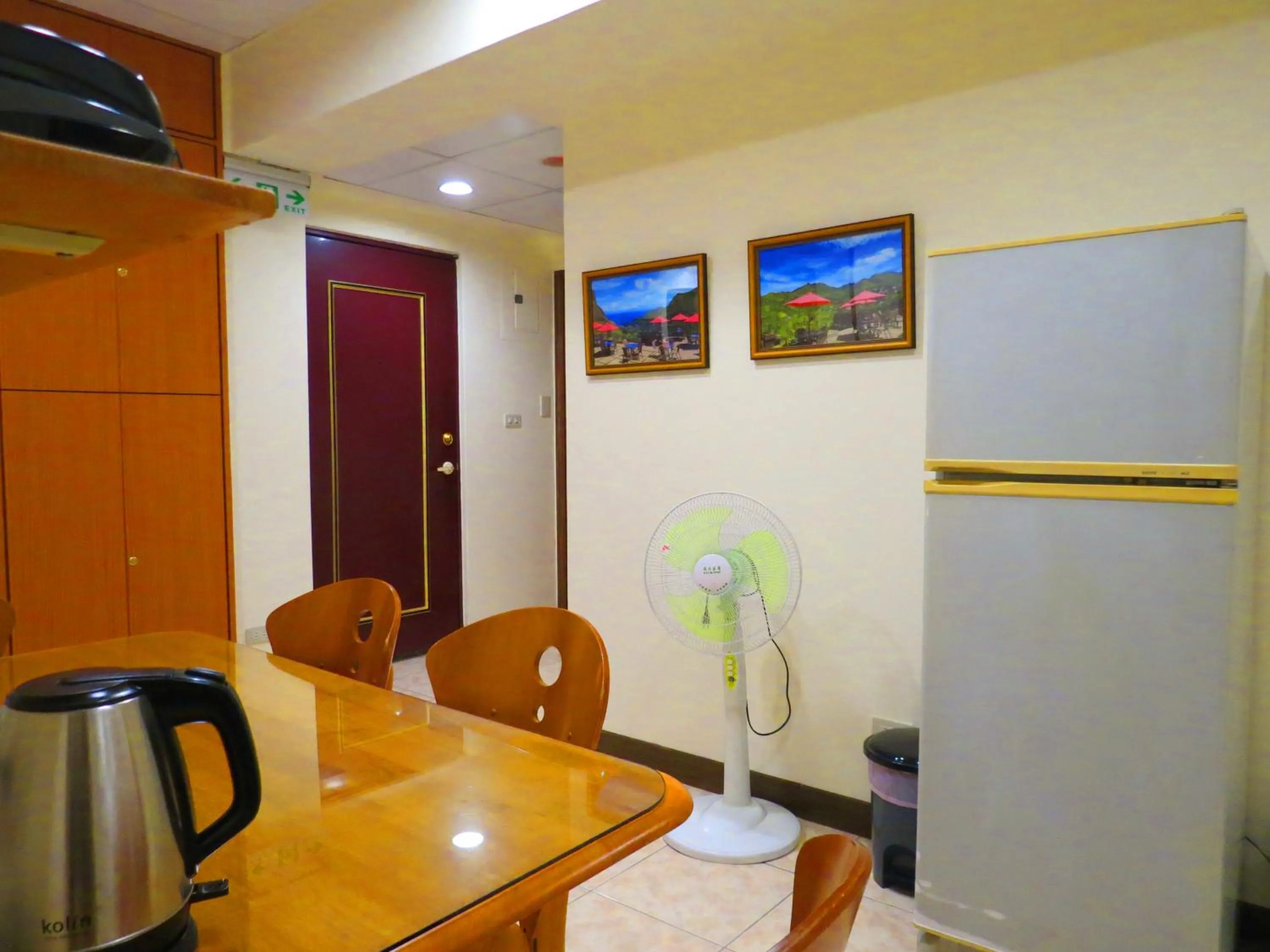 Communal lounge/ TV room in eZ Stay Juifen(Ruifang Station)