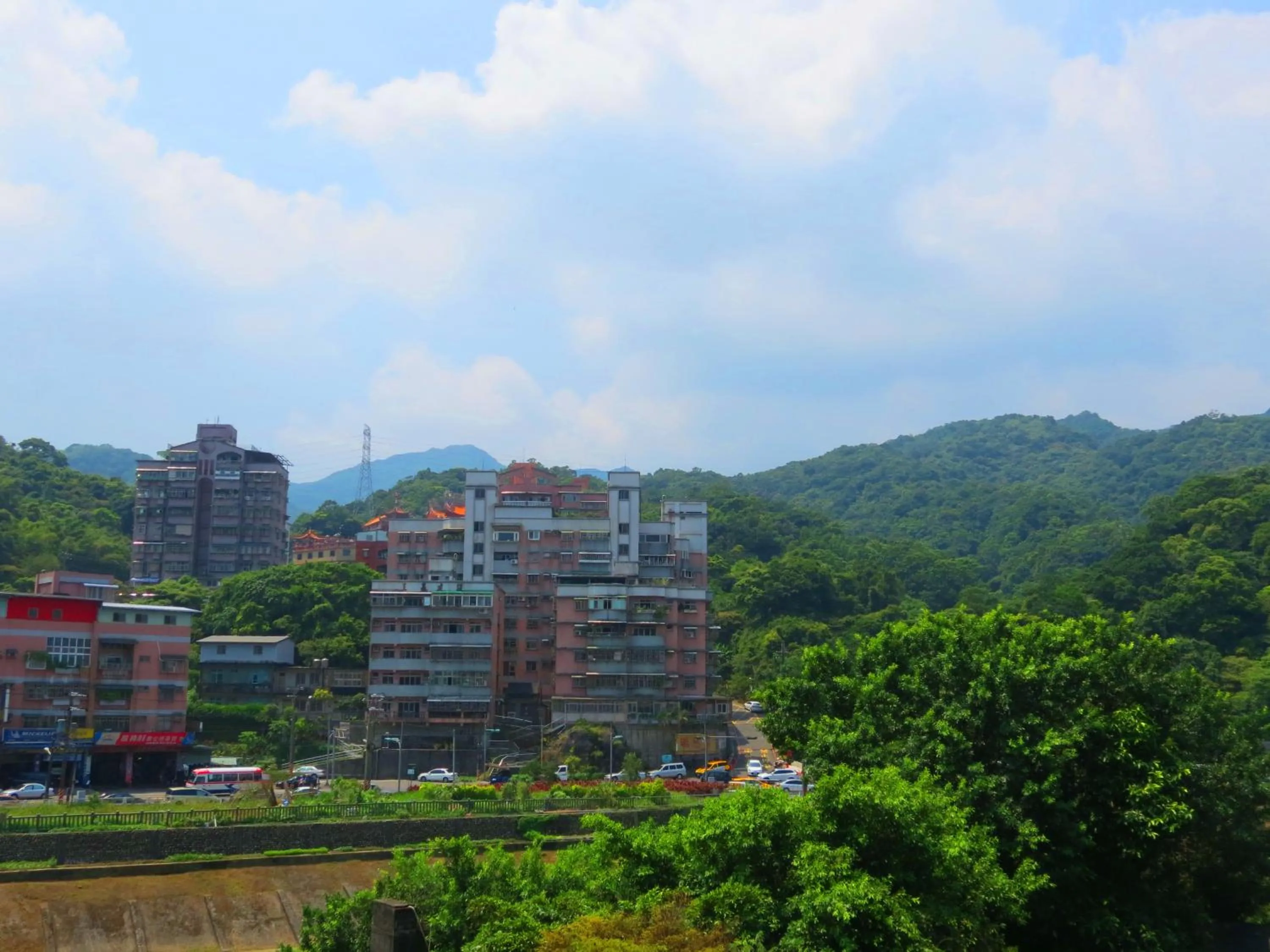 Spring in eZ Stay Juifen(Ruifang Station)