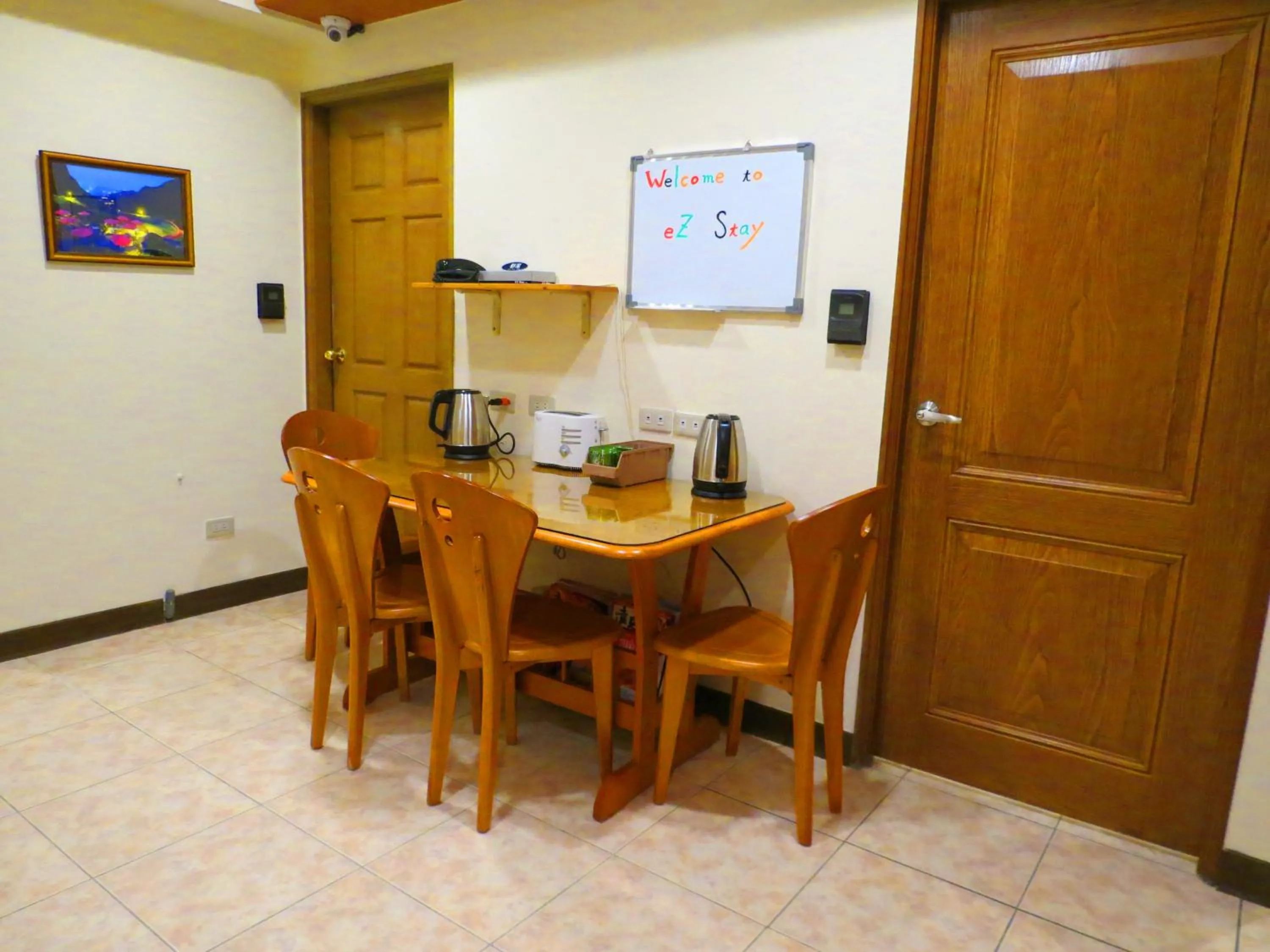 Communal lounge/ TV room in eZ Stay Juifen(Ruifang Station)