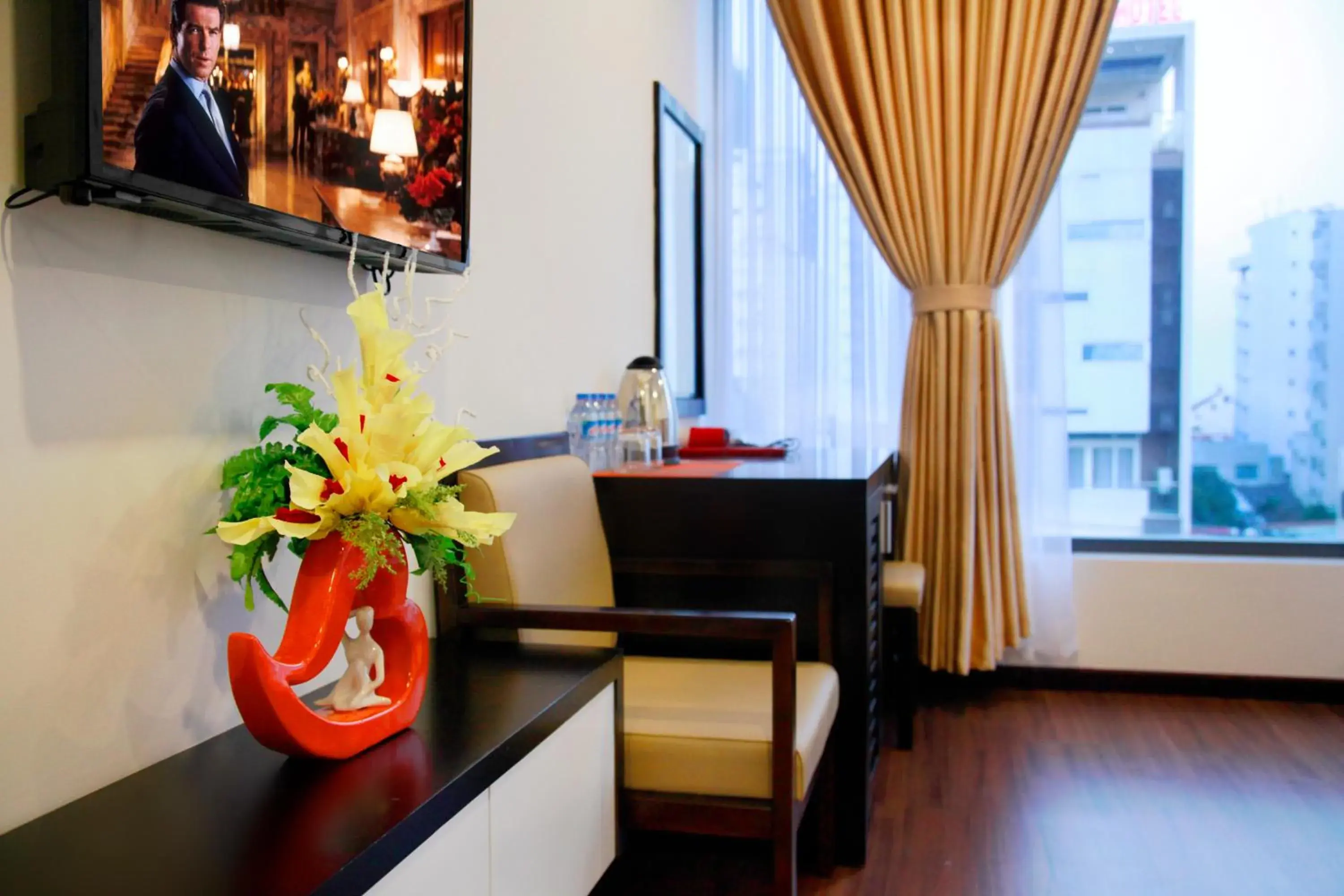 hair dresser in May Hotel hair dresser in May Hotel