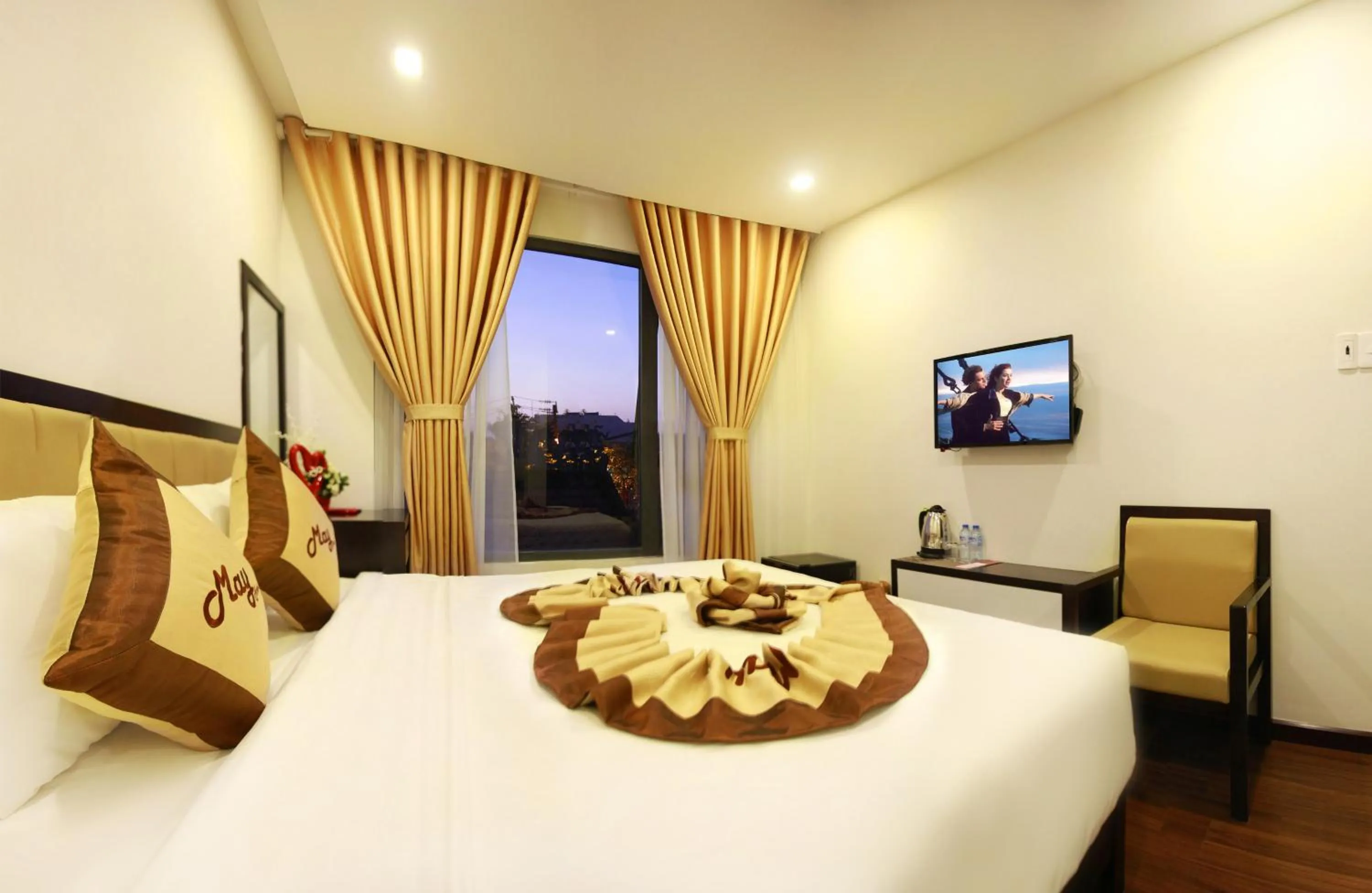 Bedroom, Bed in May Hotel