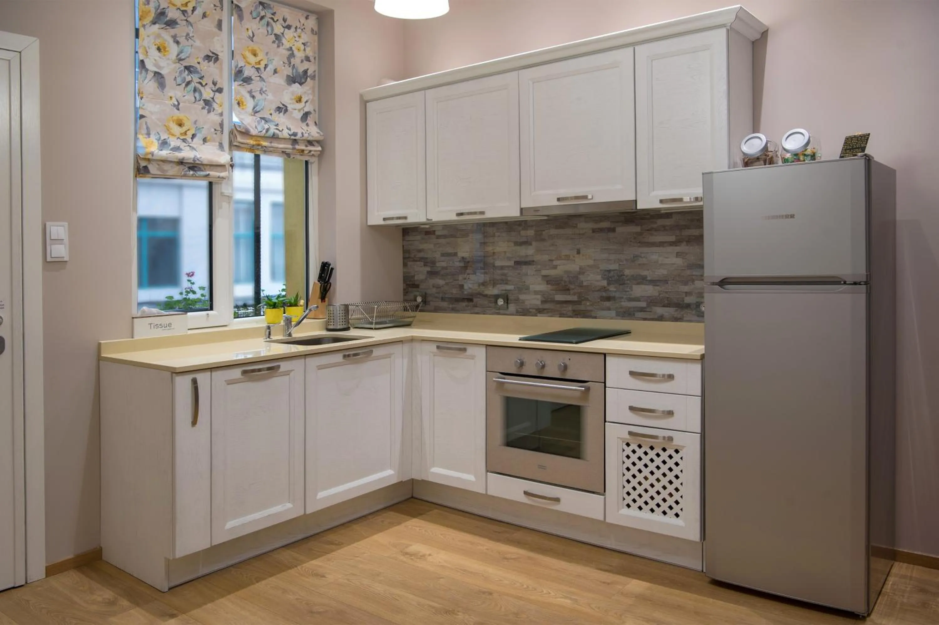 Coffee/tea facilities in The North Tower Apartment
