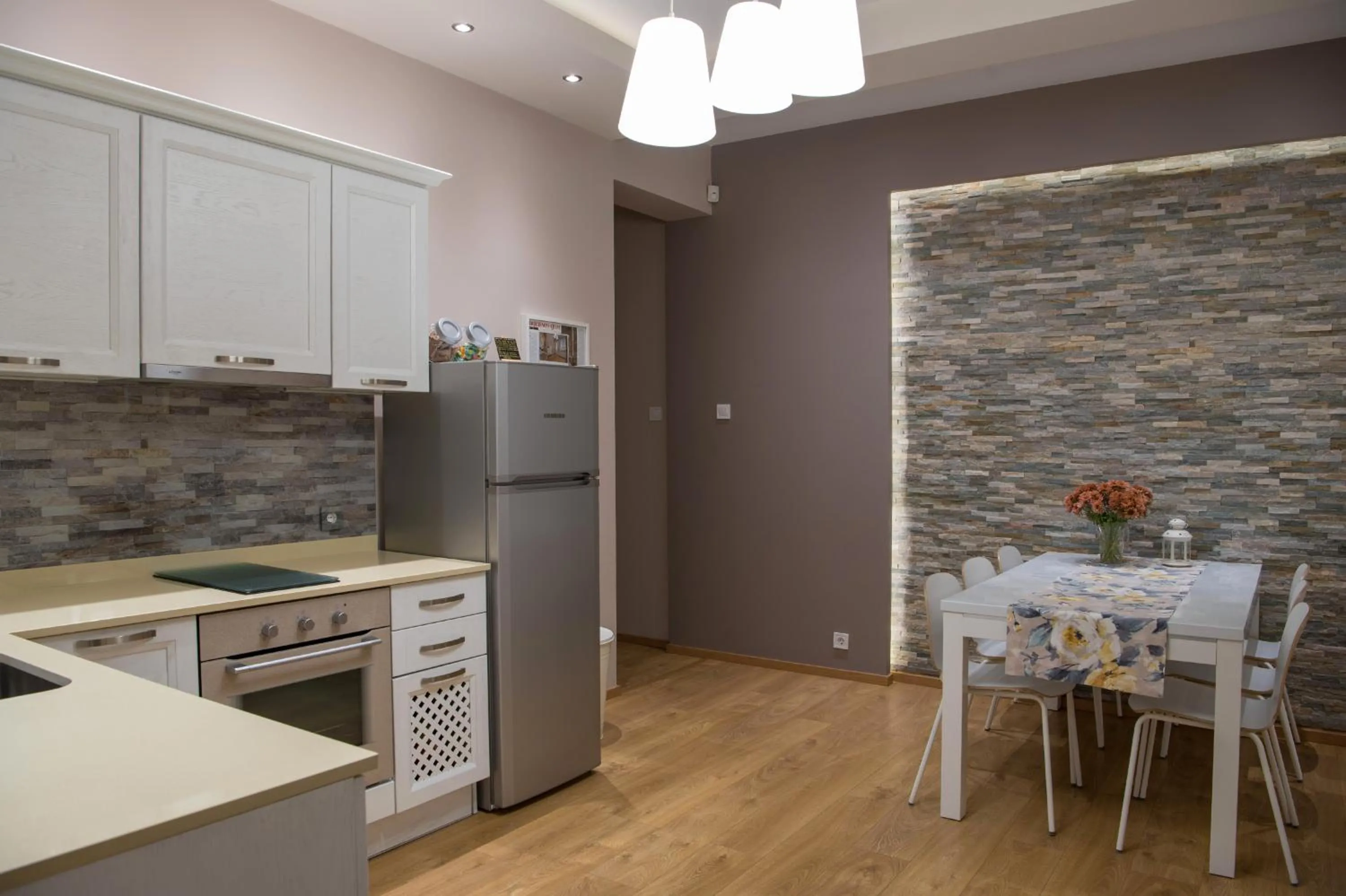 Kitchen or kitchenette in The North Tower Apartment