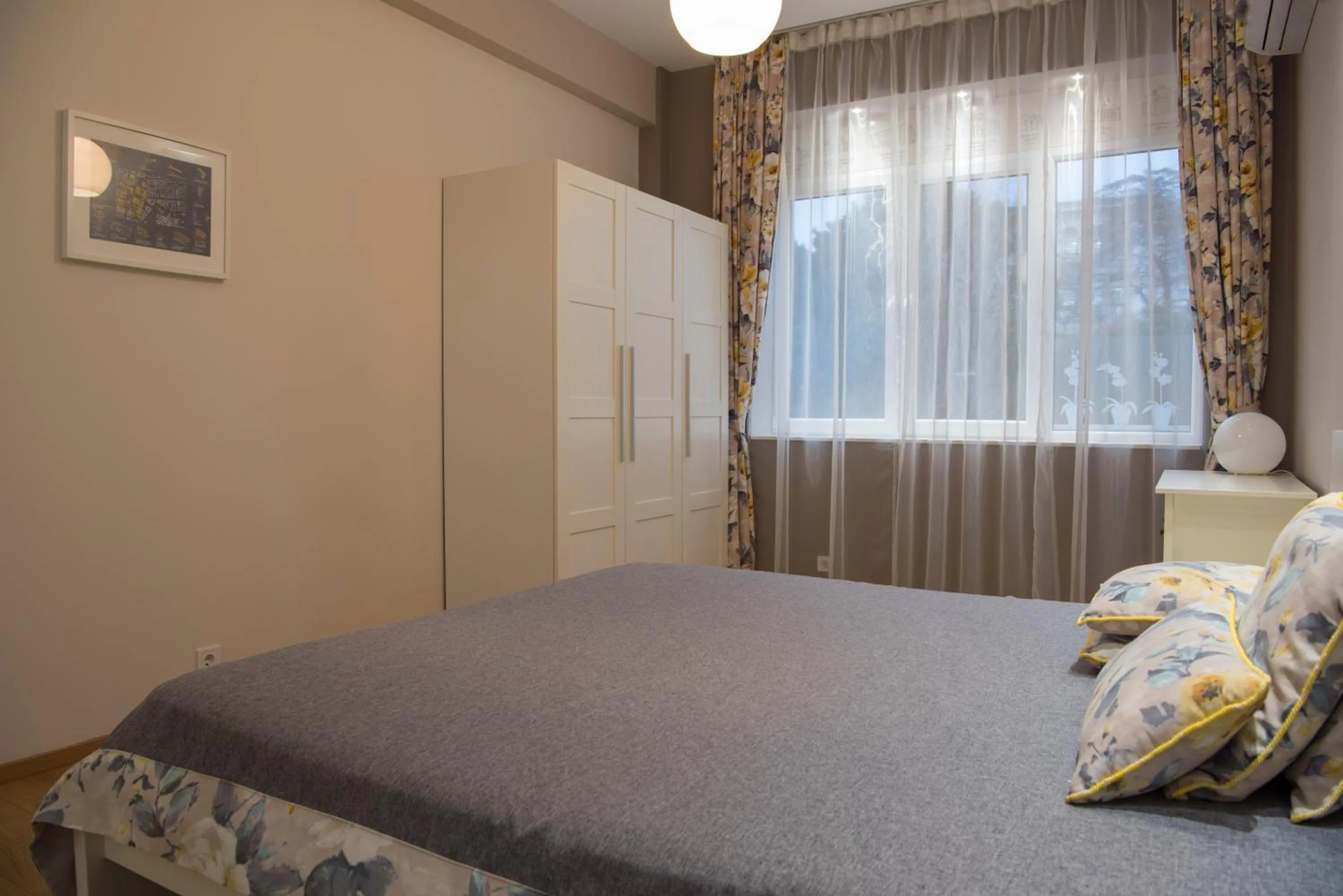 Bedroom, Bed in The North Tower Apartment