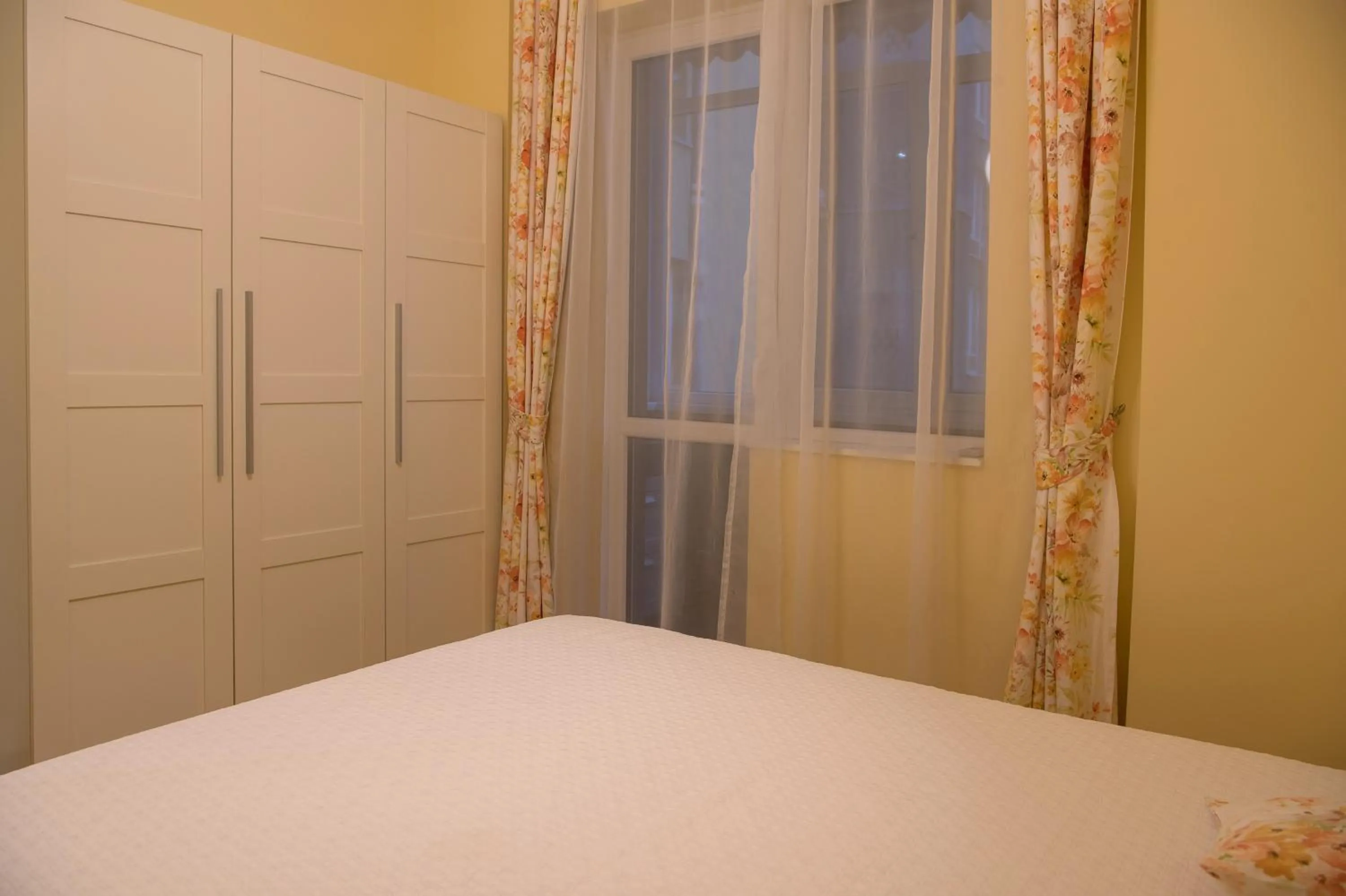 Bedroom, Bed in The North Tower Apartment