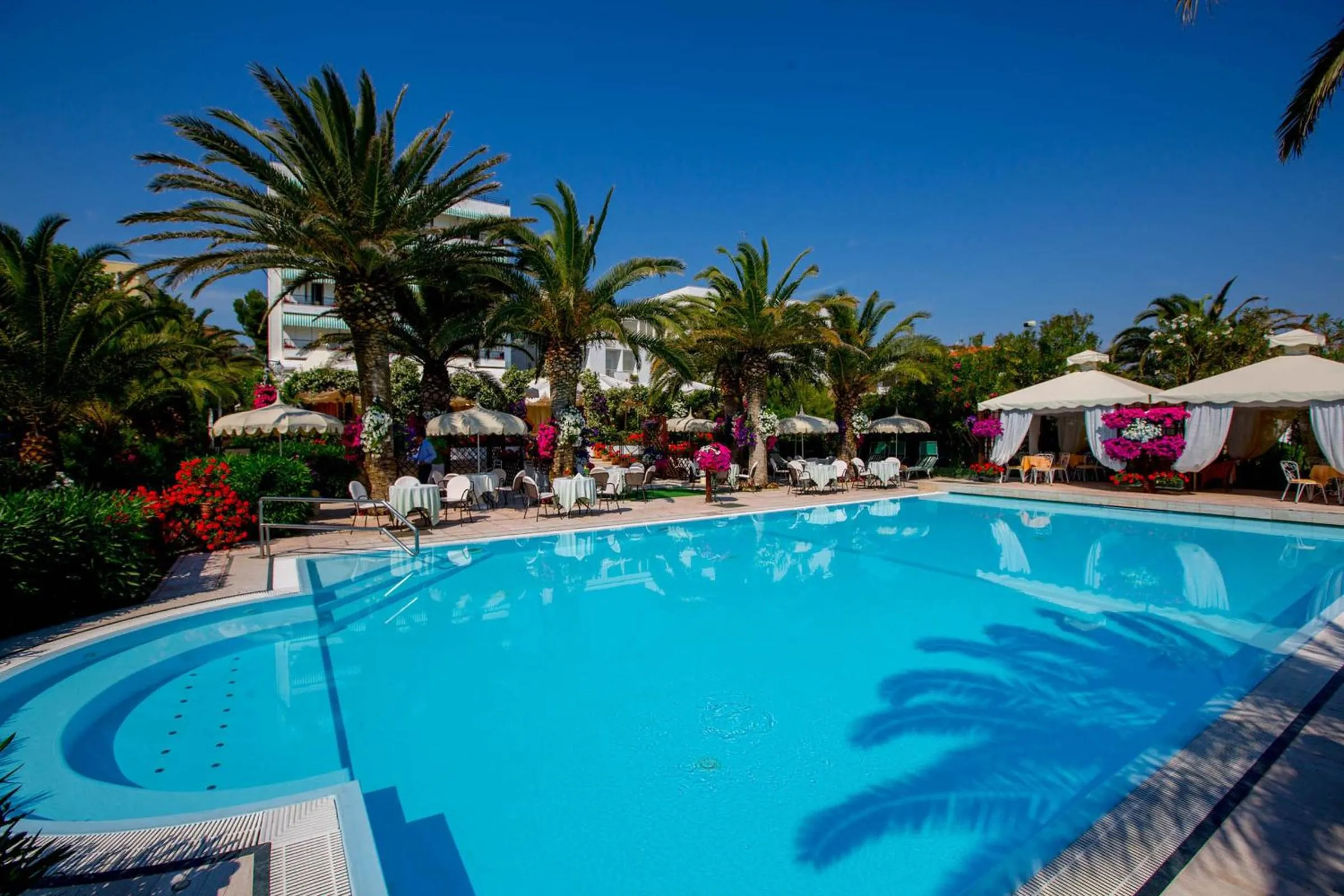 Swimming pool in Hotel Mion Charme & Relax