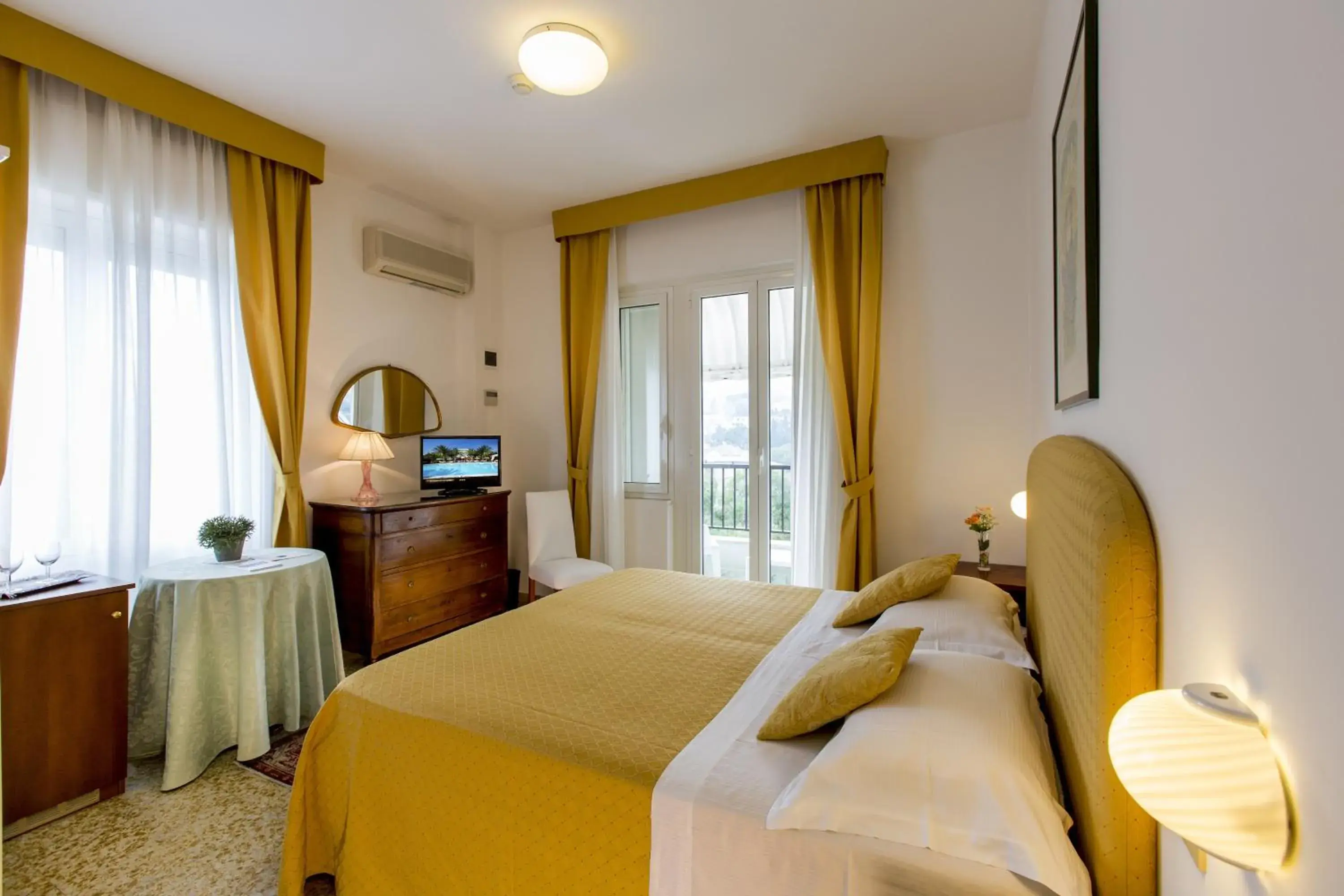 Classic Double or Twin Room with Balcony in LH Mion Hotel Classic Double or Twin Room with Balcony in LH Mion Hotel