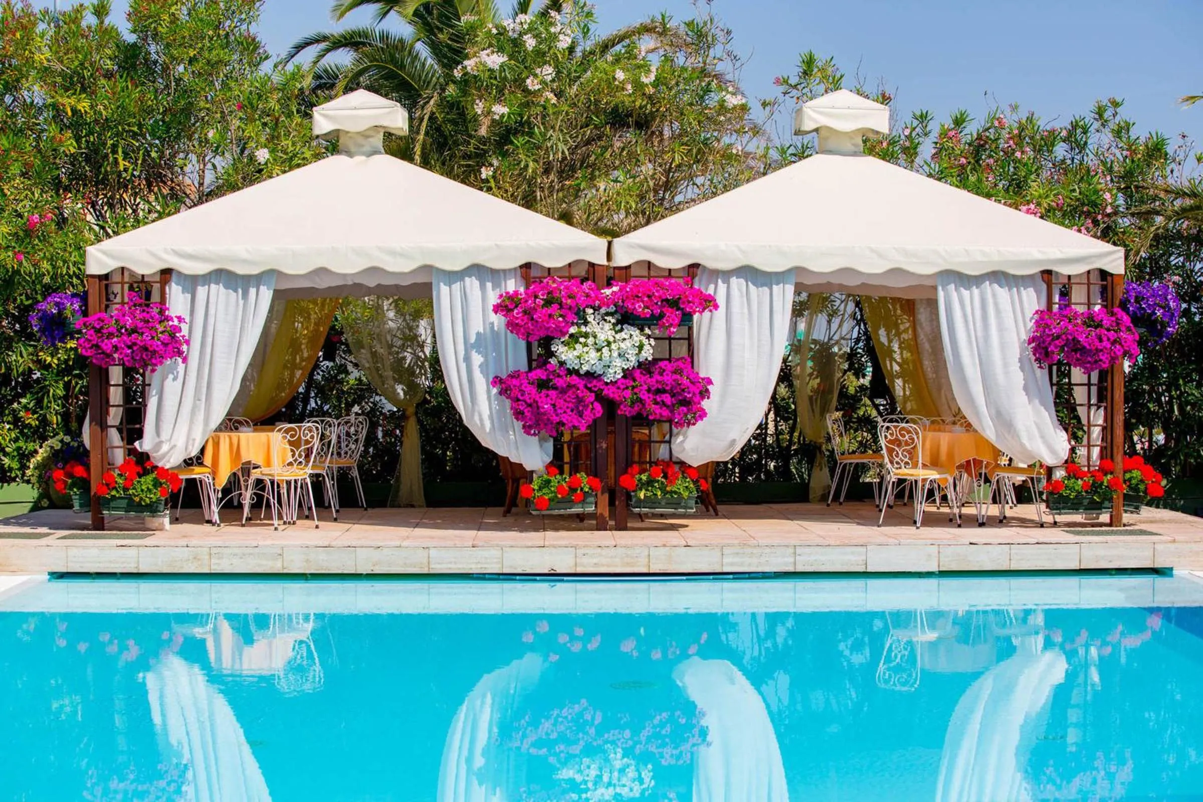 Swimming pool in Hotel Mion Charme & Relax