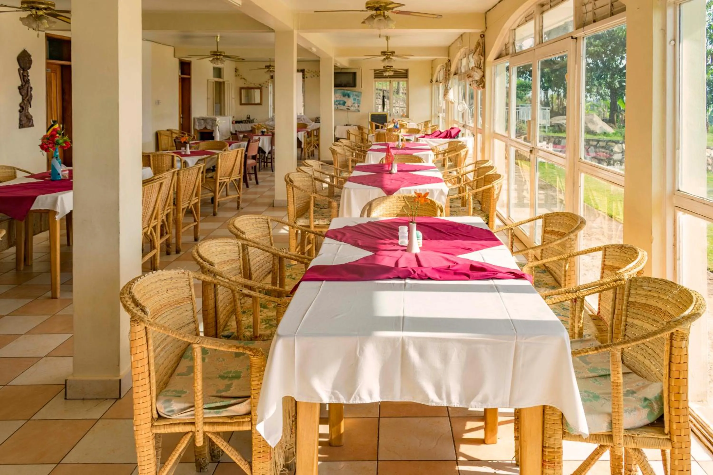 Restaurant/places to eat in Sunrise Apartments Hotel Fort Portal