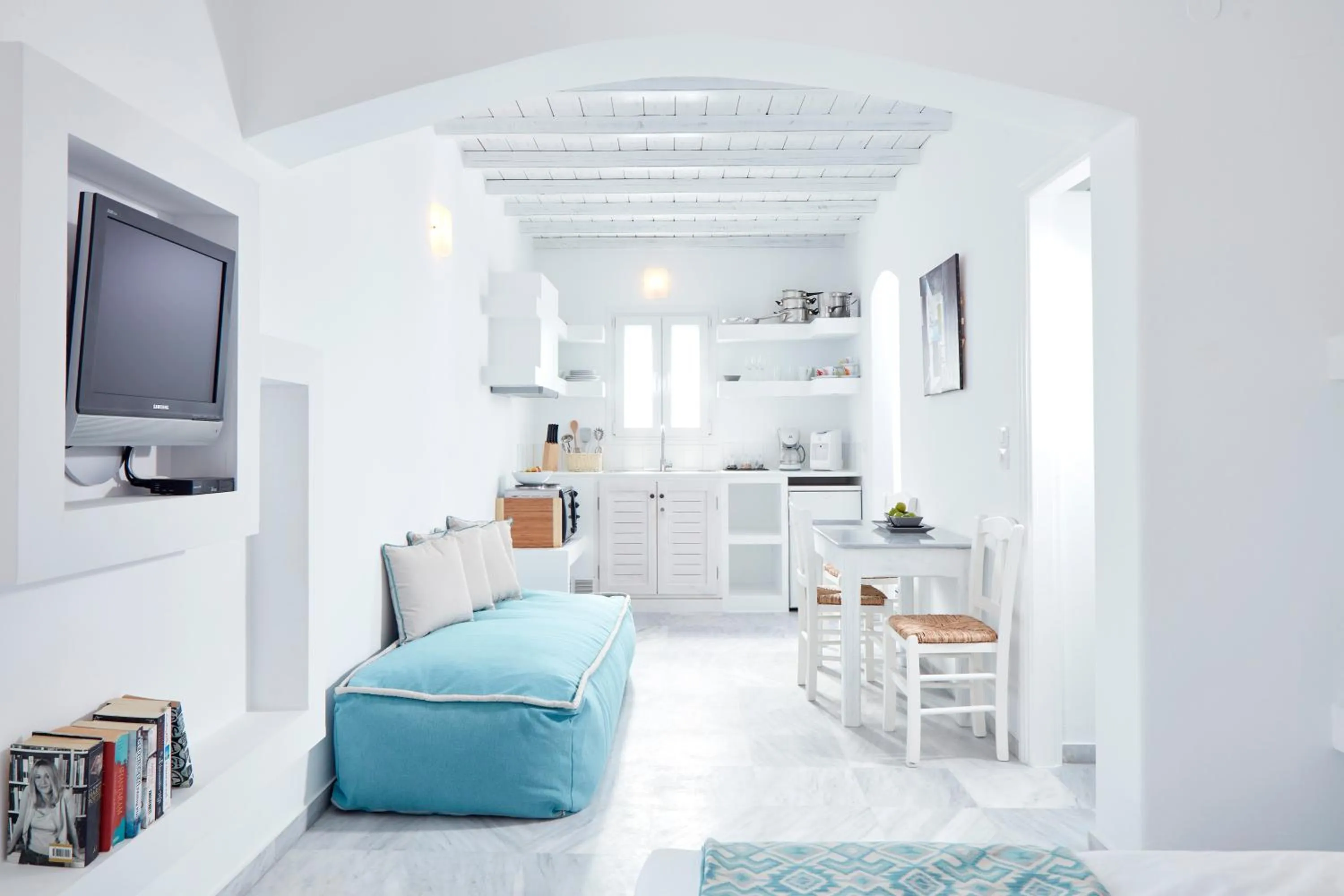 TV and multimedia, Bed in Mykonos Town Suites