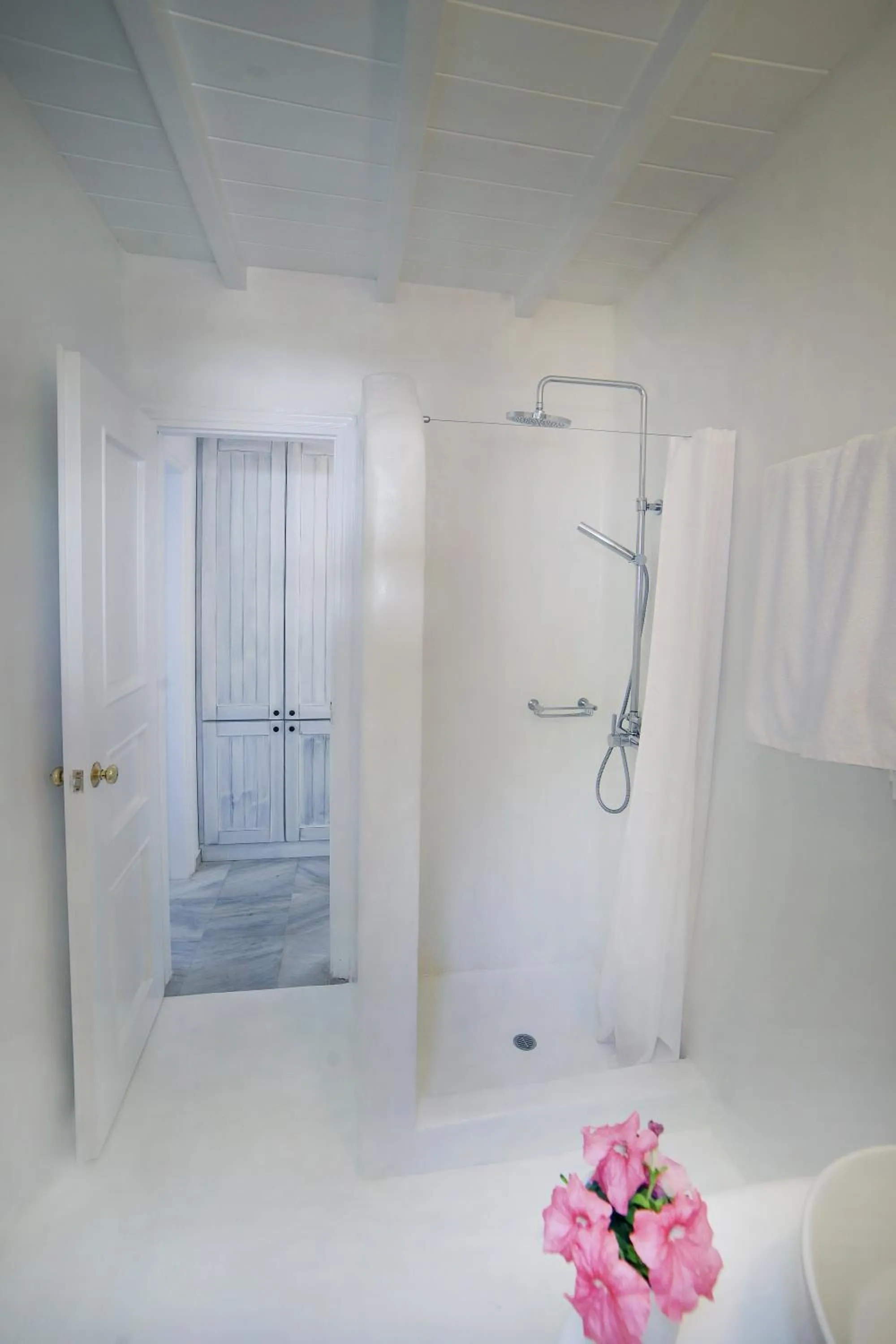 Bathroom in Mykonos Town Suites