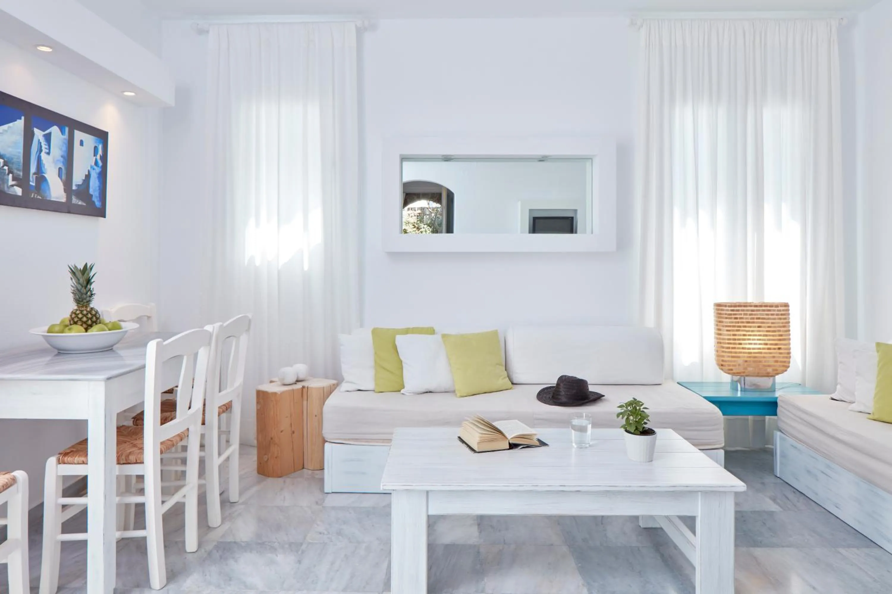 Living room in Mykonos Town Suites