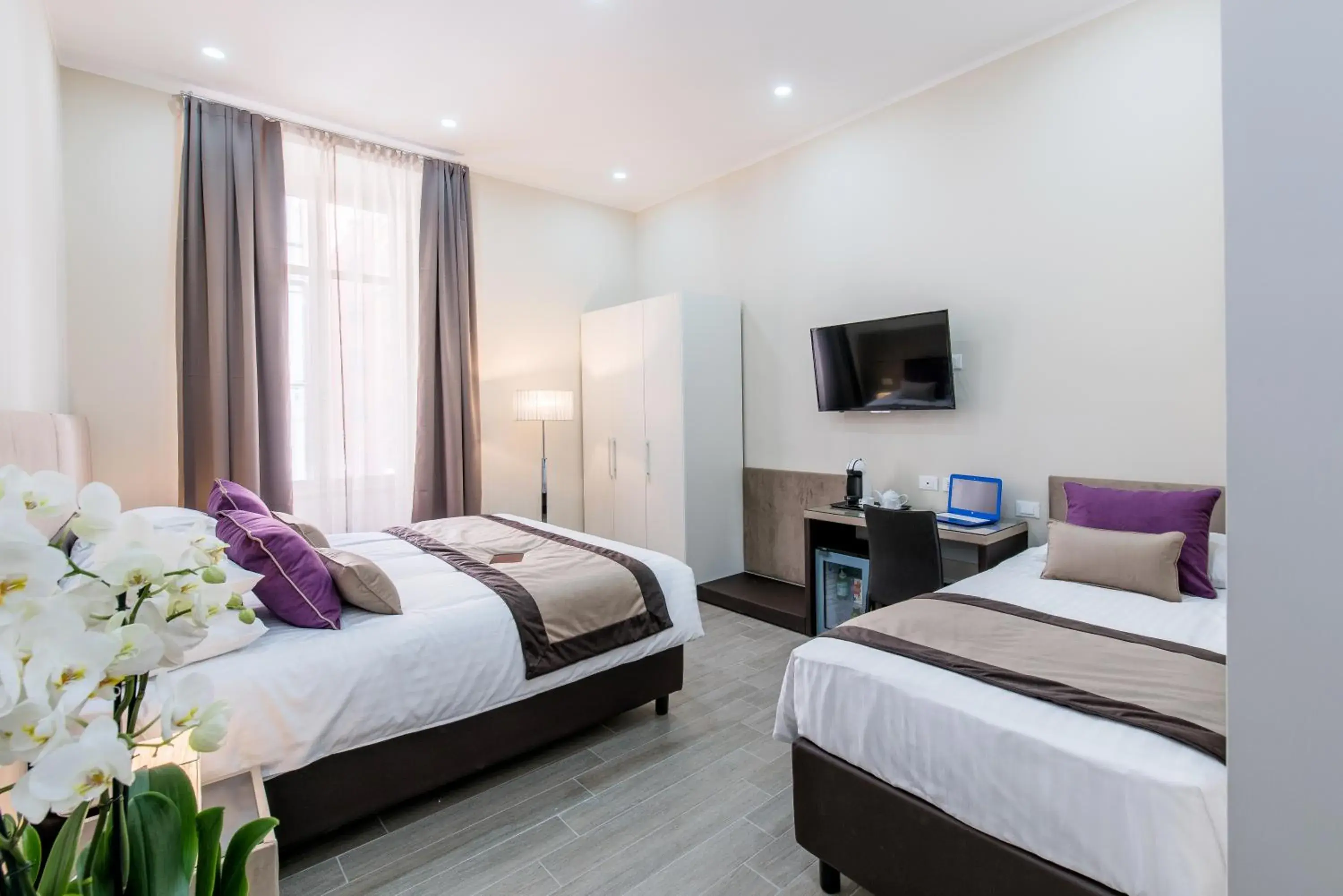 Two Connecting Double Rooms (2 + 3 Adults) in Bloom Apartment Two Connecting Double Rooms (2 + 3 Adults) in Bloom Apartment