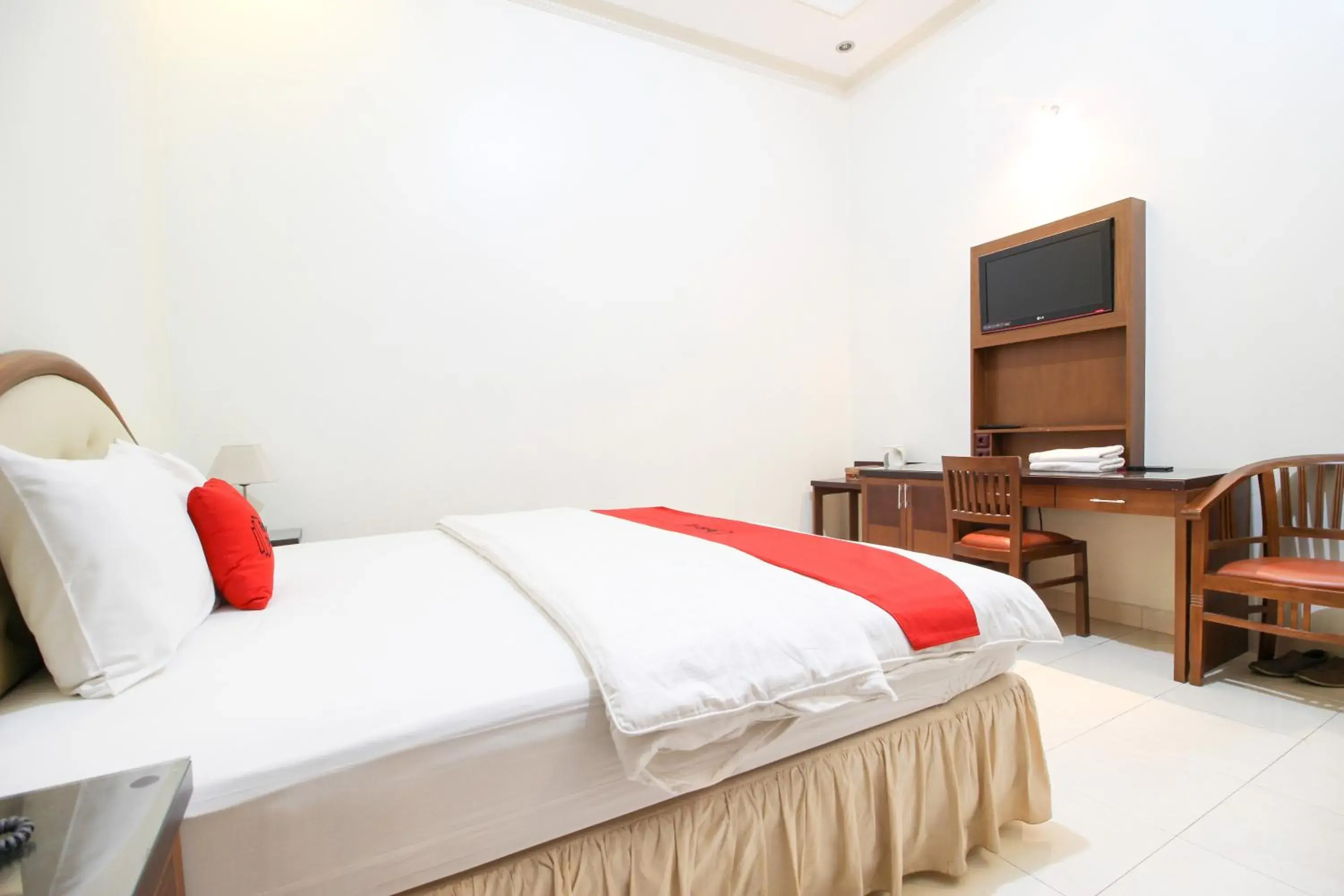 Bedroom, Bed in RedDoorz plus @ Tegal Panggung Bedroom, Bed in RedDoorz plus @ Tegal Panggung