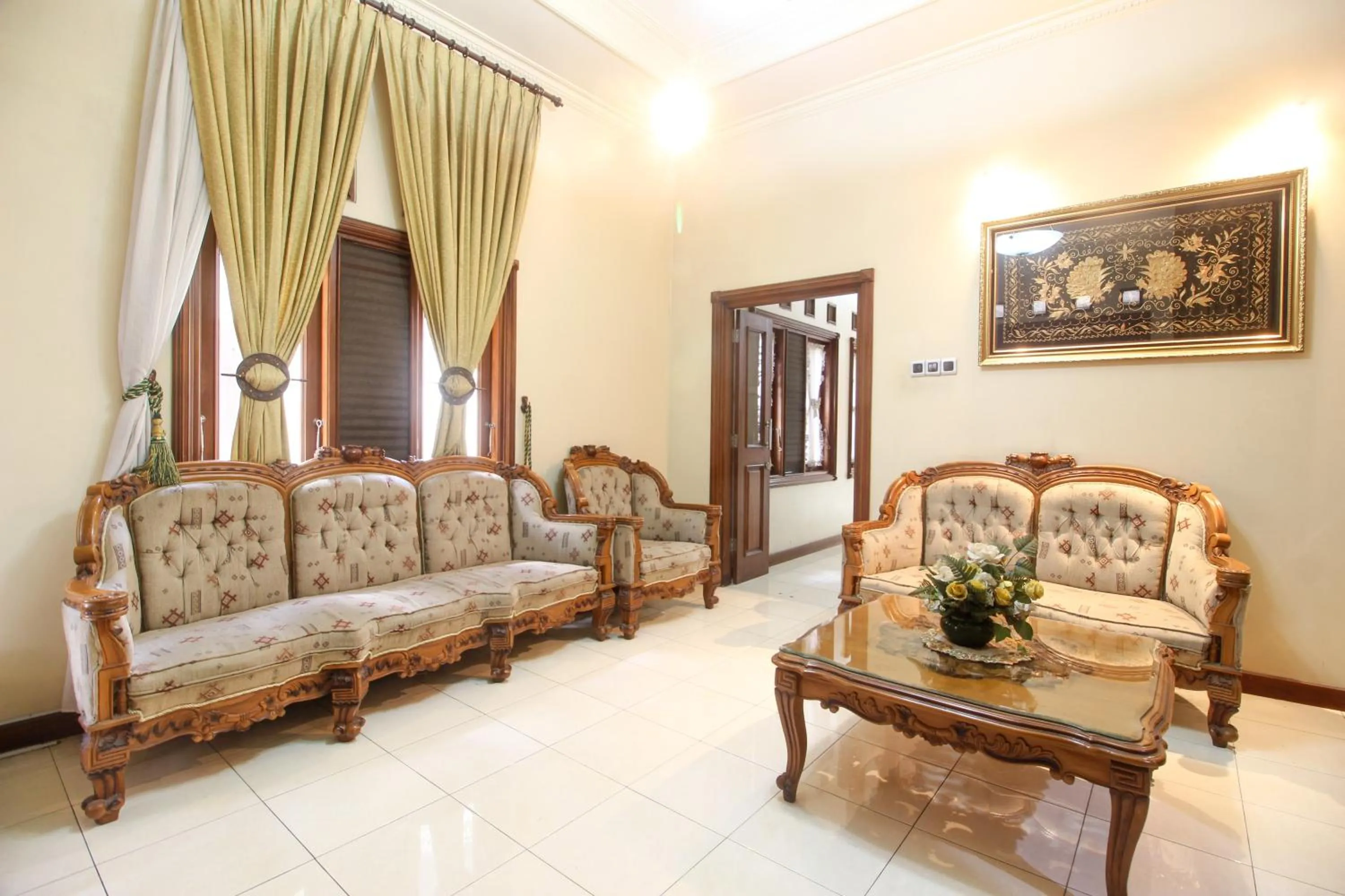 Seating area in RedDoorz plus @ Tegal Panggung