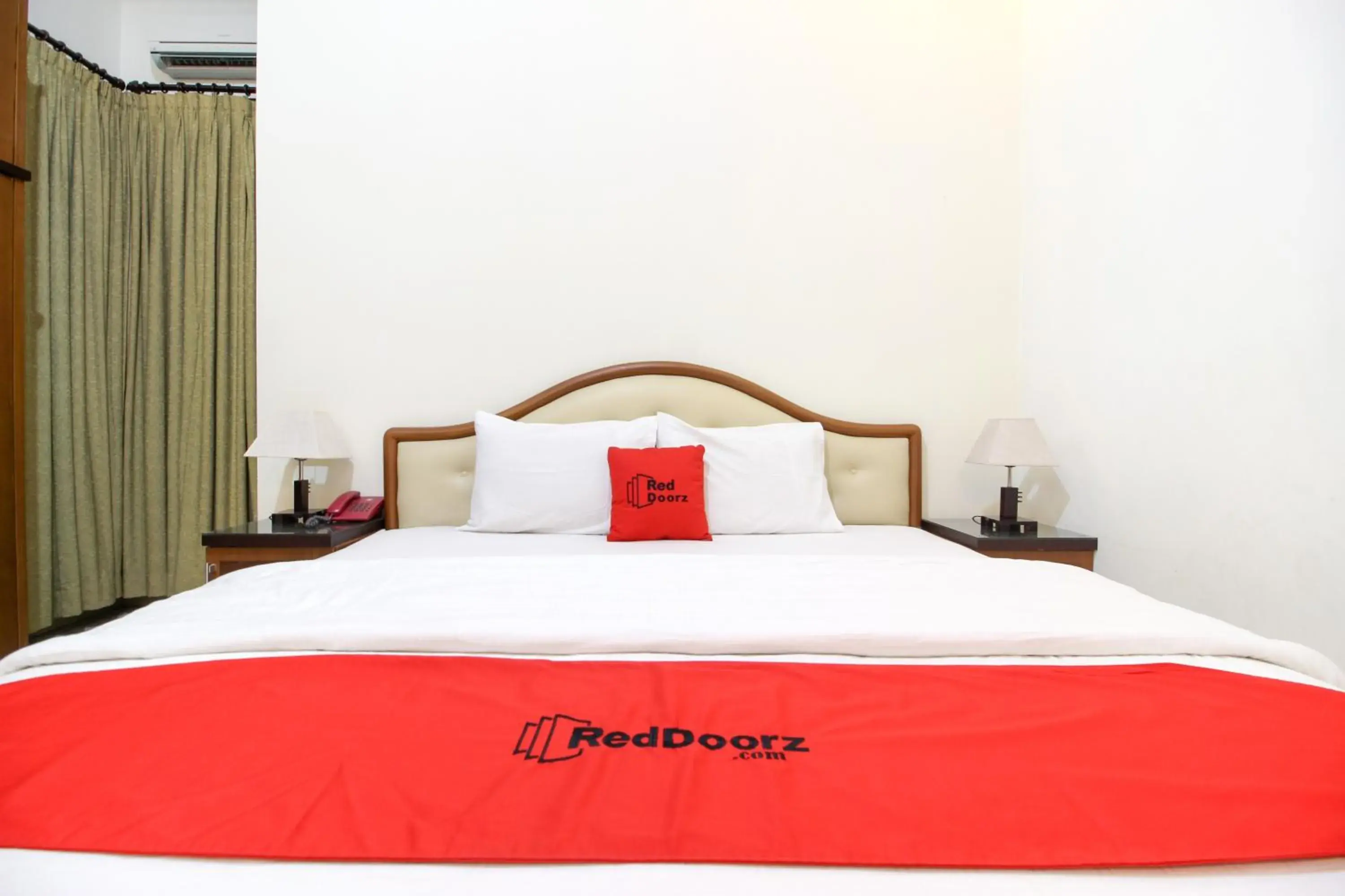 Bedroom, Bed in RedDoorz plus @ Tegal Panggung Bedroom, Bed in RedDoorz plus @ Tegal Panggung