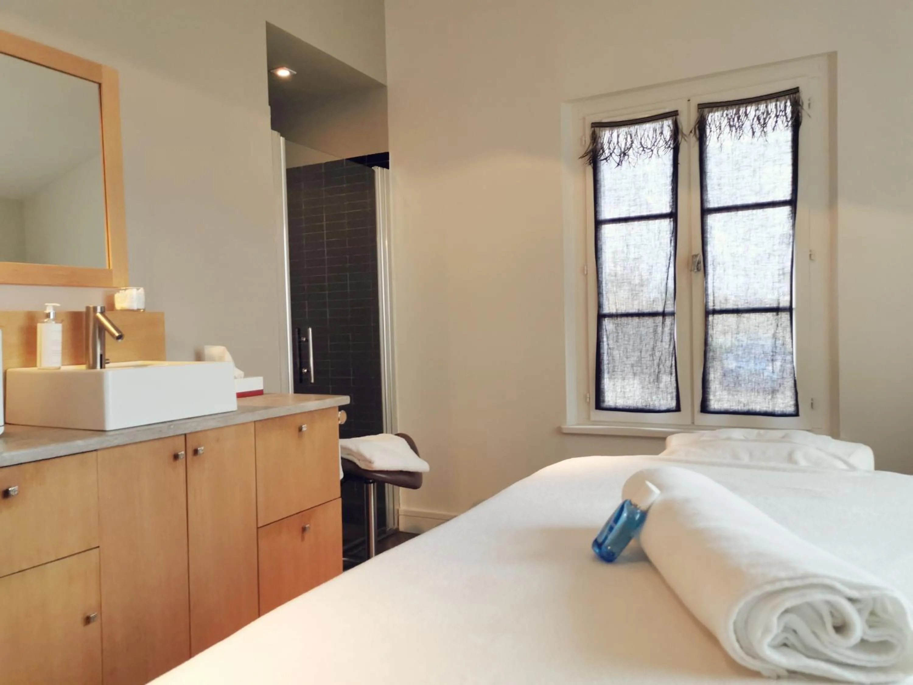 Spa and wellness centre/facilities, Bed in Le Clos Saint-Martin Hôtel & Spa