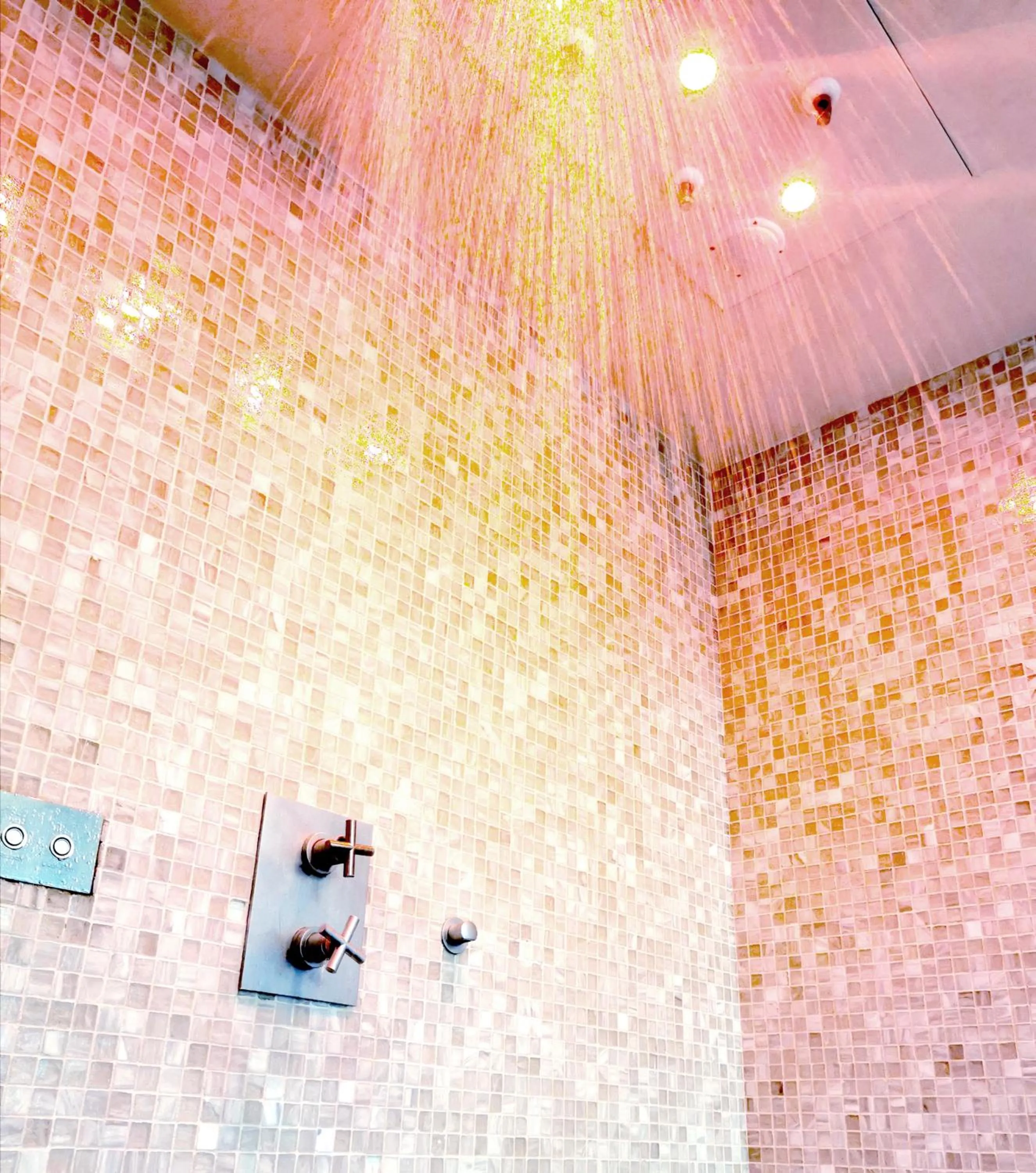 Spa and wellness centre/facilities in Le Clos Saint-Martin Hôtel & Spa