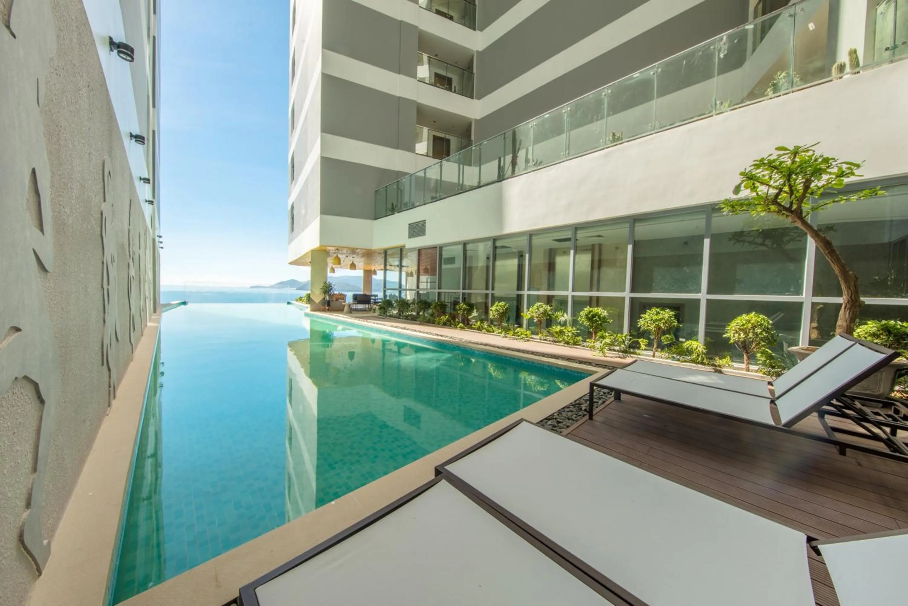 Swimming Pool in Gold Coast Nha Trang by HOLI