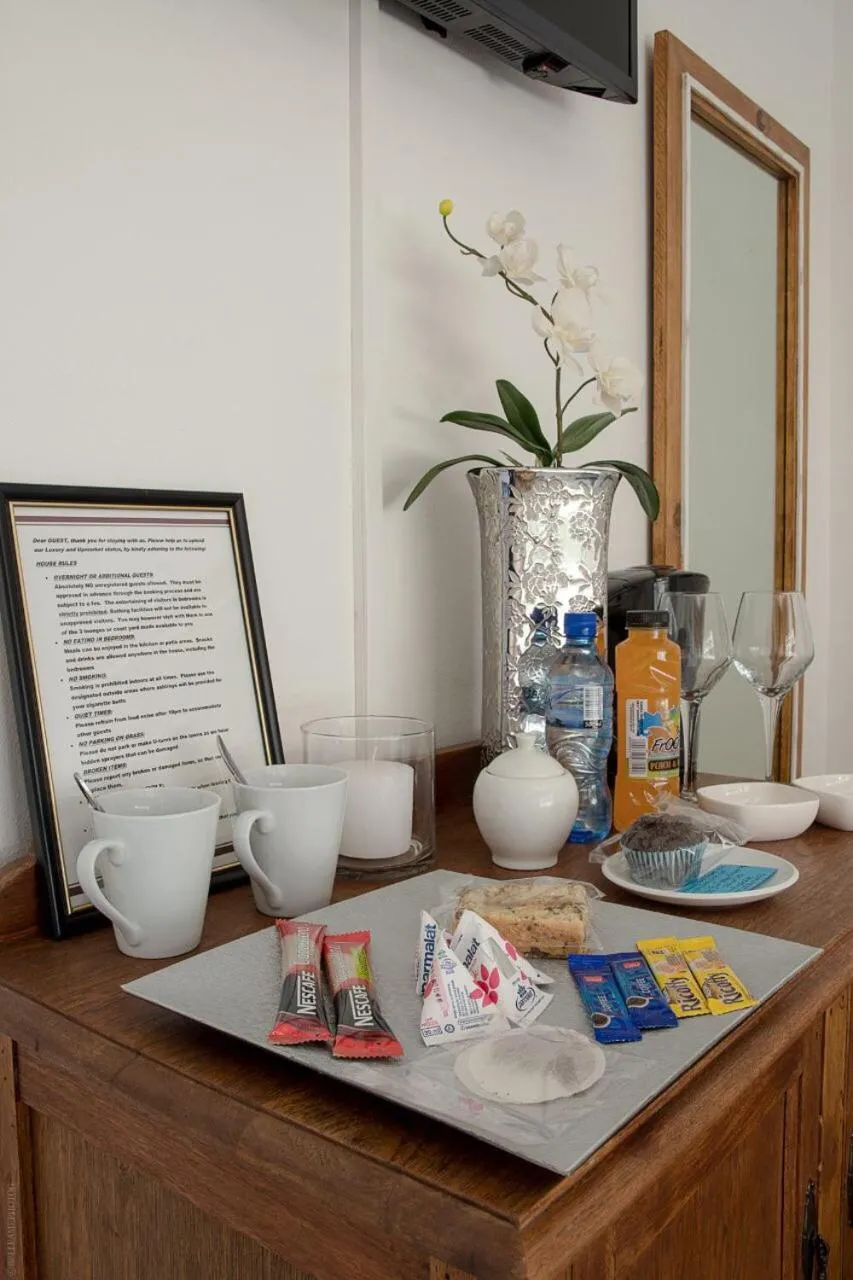 Coffee/tea facilities in Luxury Upmarket Guesthouse 20 on 4th