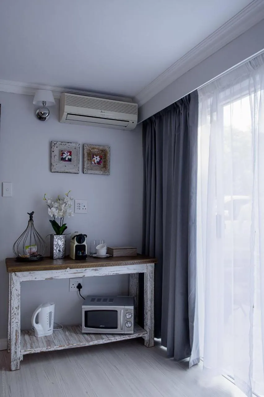 Coffee/tea facilities in Luxury Upmarket Guesthouse 20 on 4th