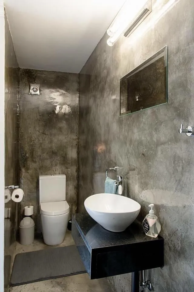 Bathroom in Luxury Upmarket Guesthouse 20 on 4th