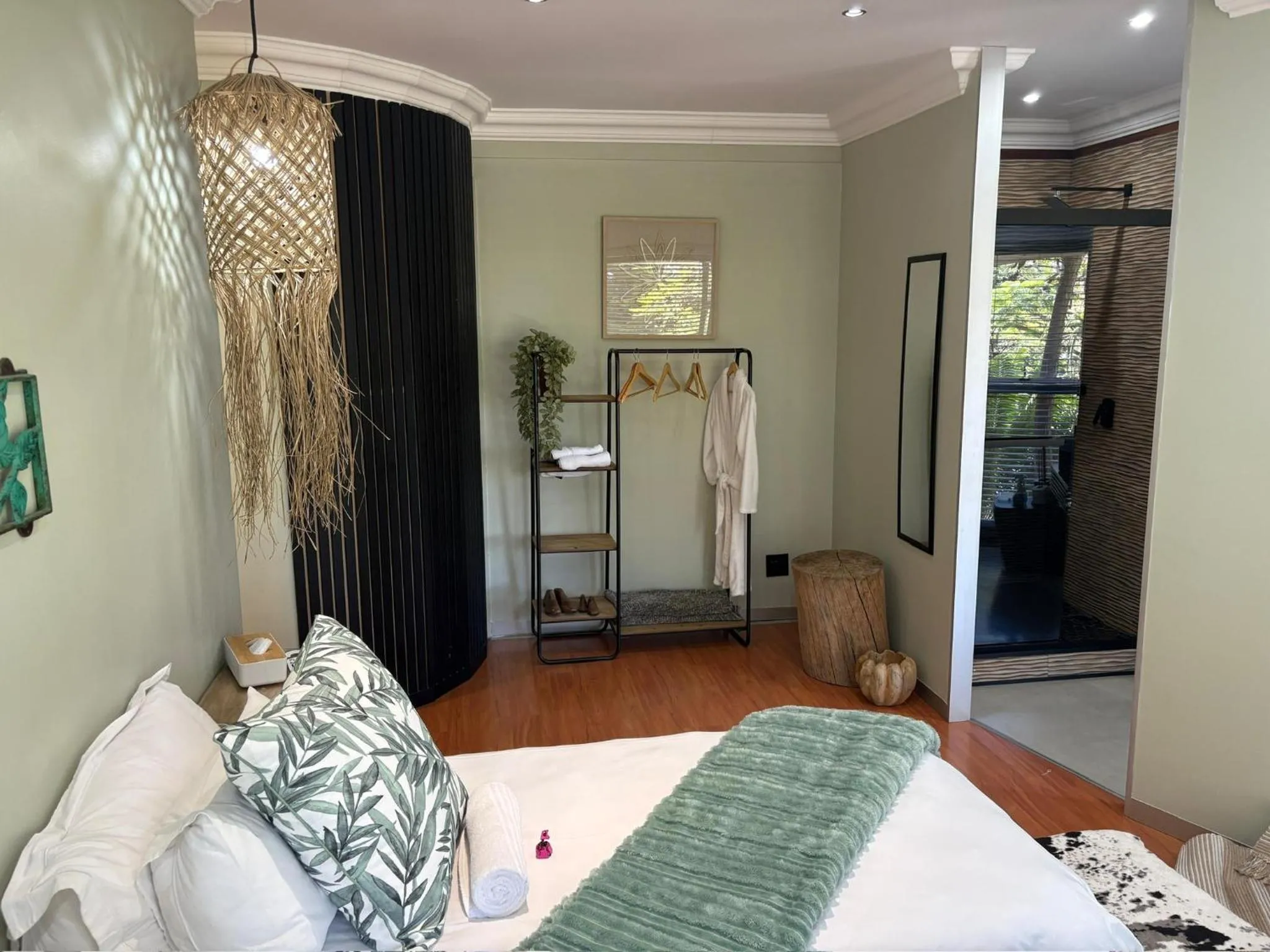 Bed in Luxury Upmarket Guesthouse 20 on 4th