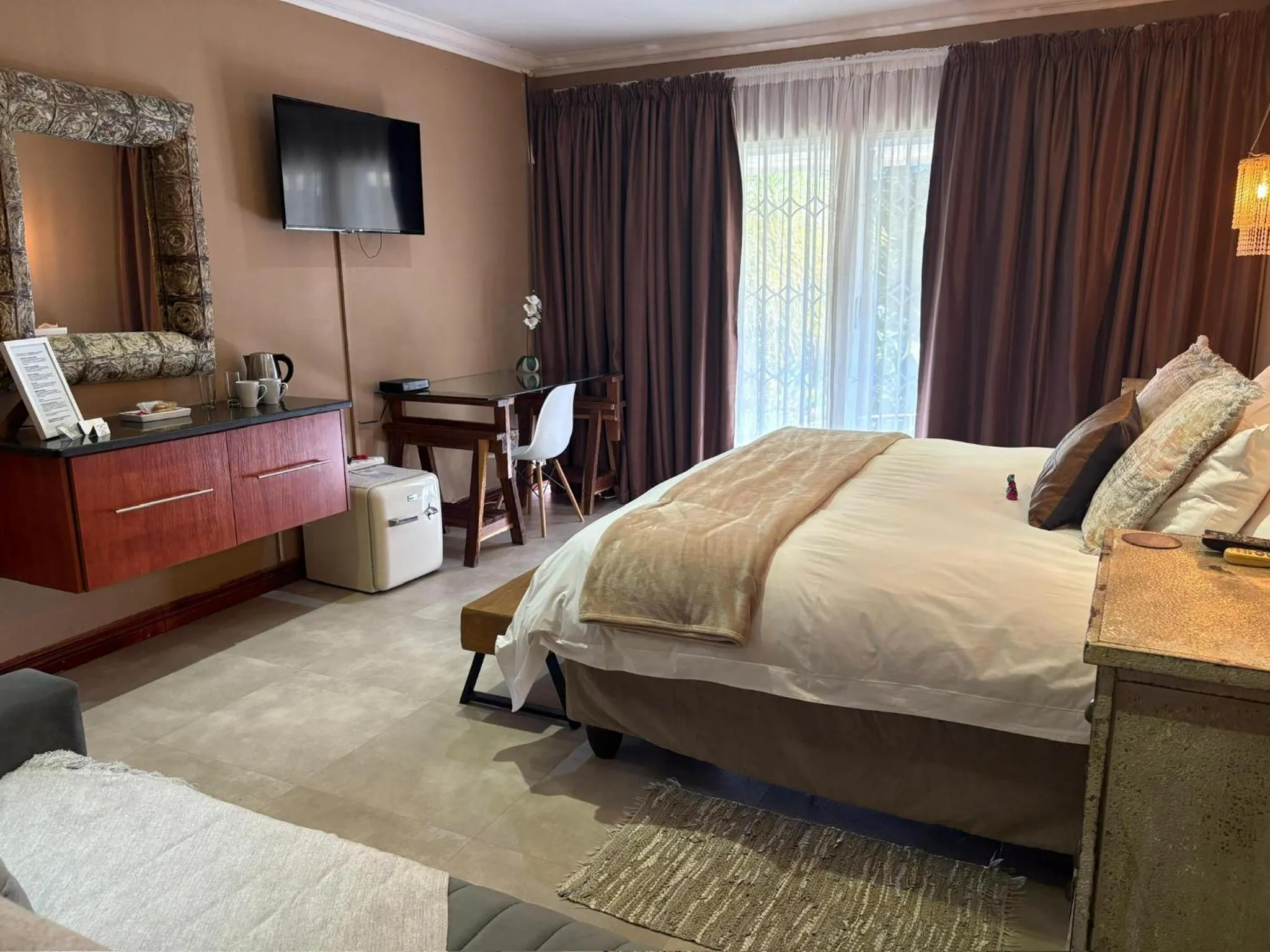 Bed in Luxury Upmarket Guesthouse 20 on 4th