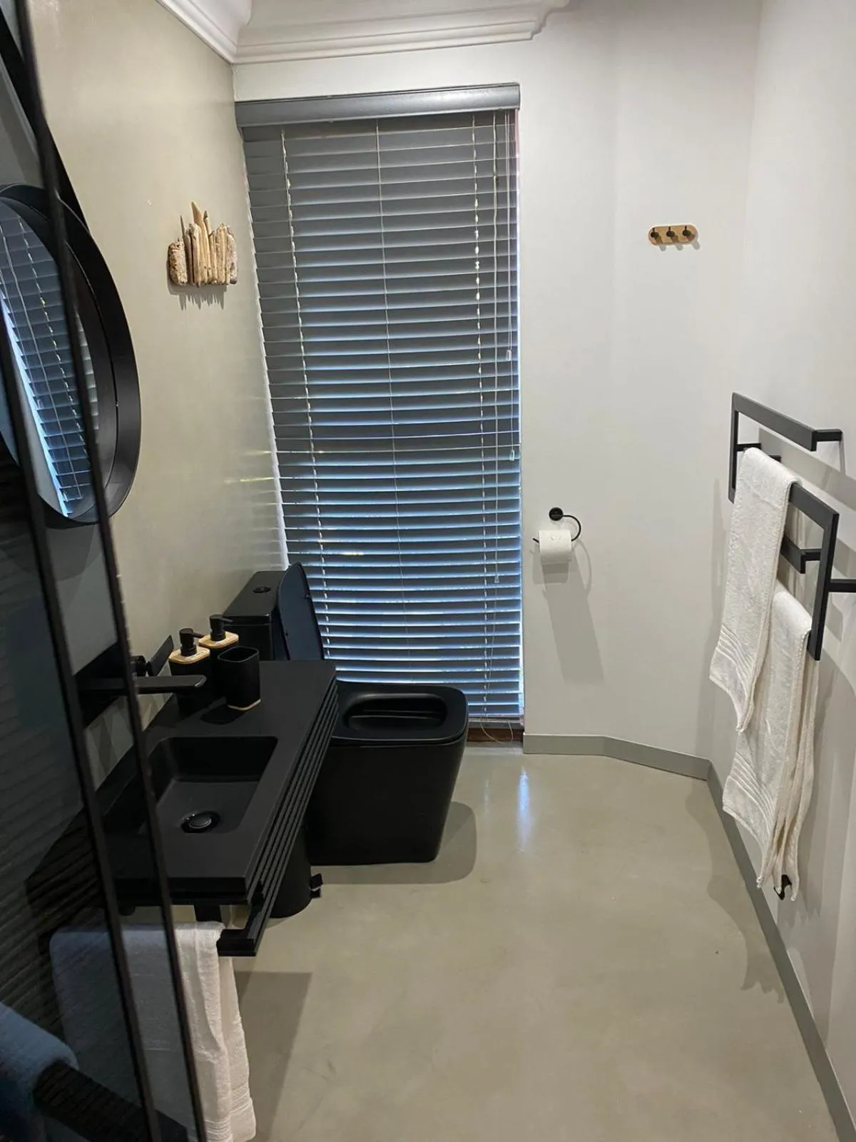 Bathroom, Bed in Luxury Upmarket Guesthouse 20 on 4th