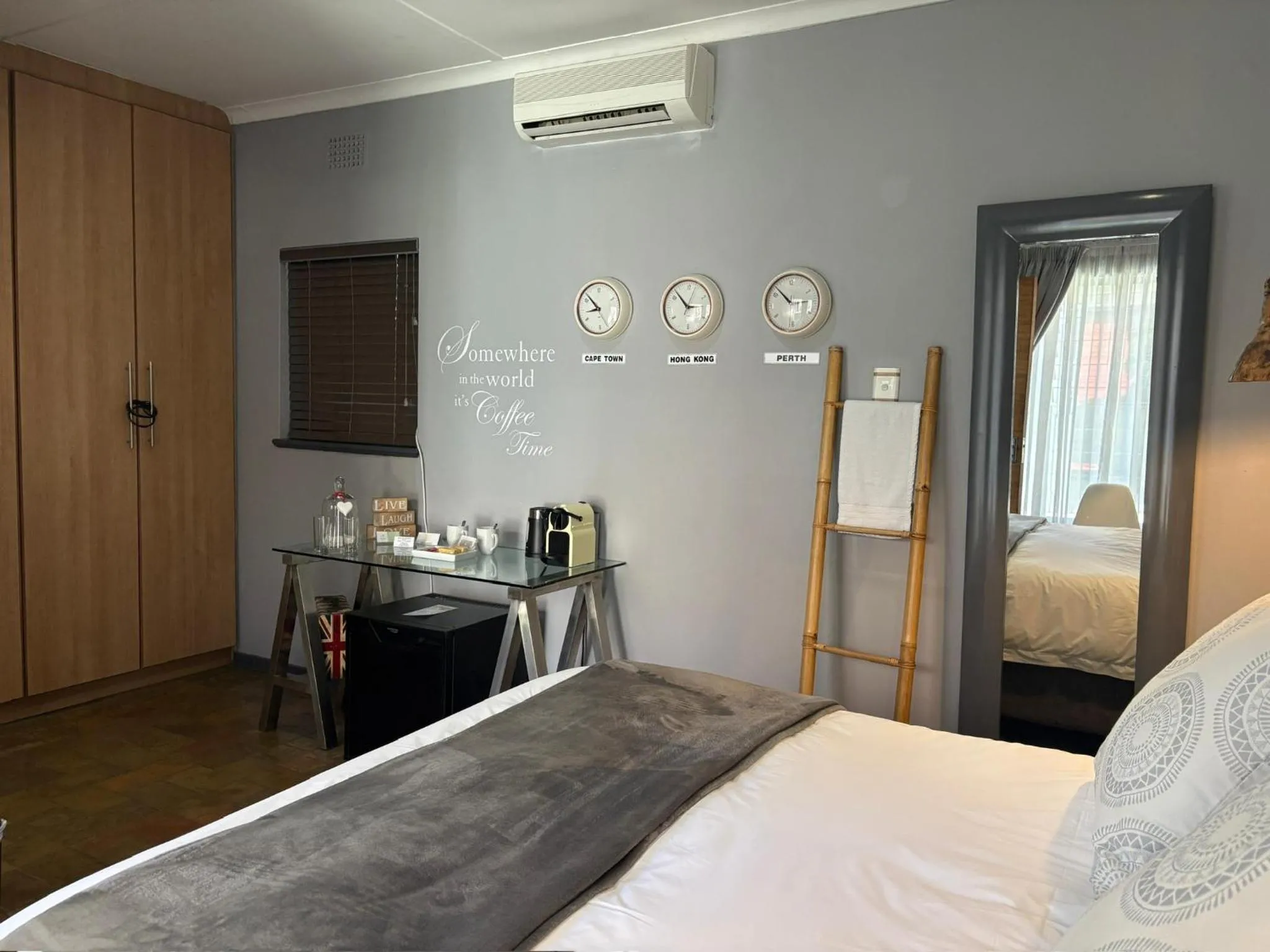 Bed in Luxury Upmarket Guesthouse 20 on 4th