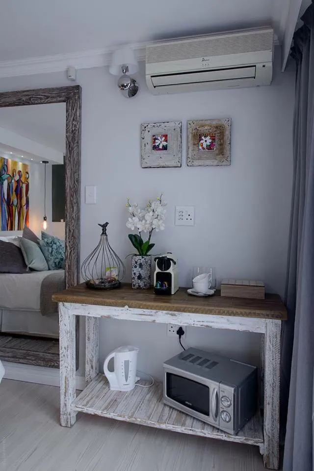 Coffee/tea facilities in Luxury Upmarket Guesthouse 20 on 4th