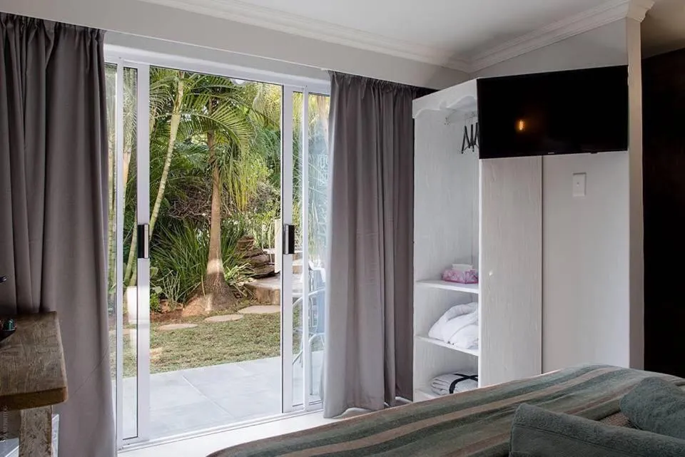 Patio, Bed in Luxury Upmarket Guesthouse 20 on 4th