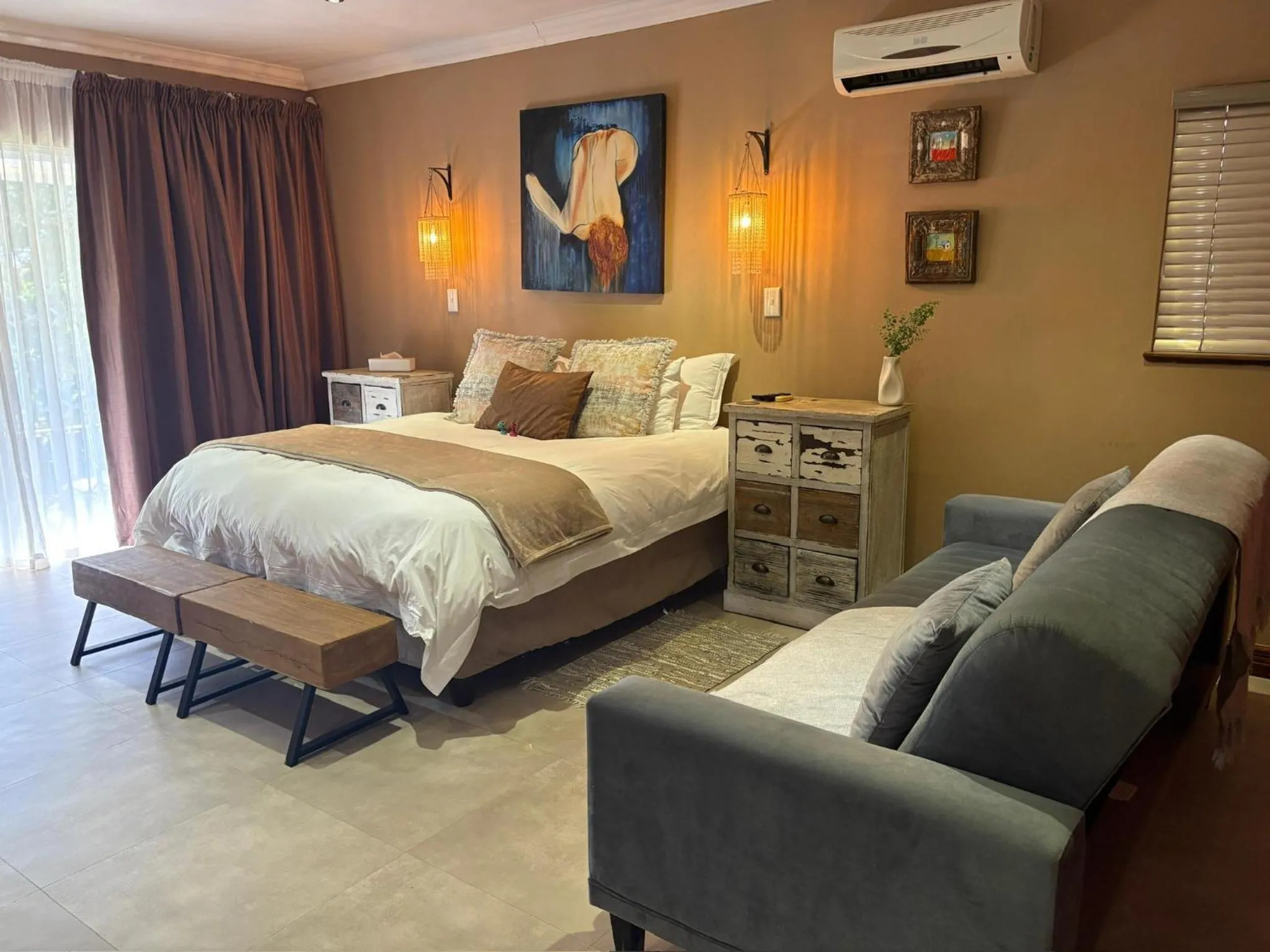 Bed in Luxury Upmarket Guesthouse 20 on 4th