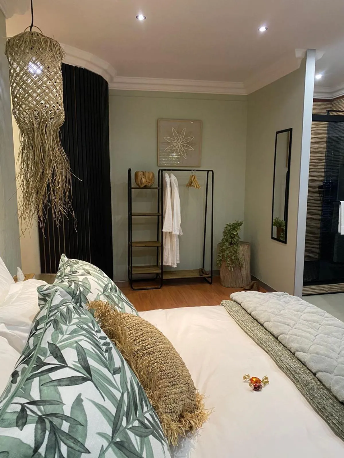 Bed in Luxury Upmarket Guesthouse 20 on 4th