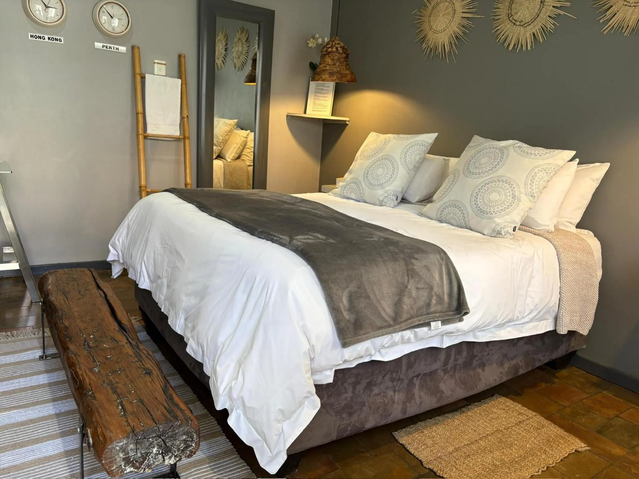 Bed in Luxury Upmarket Guesthouse 20 on 4th